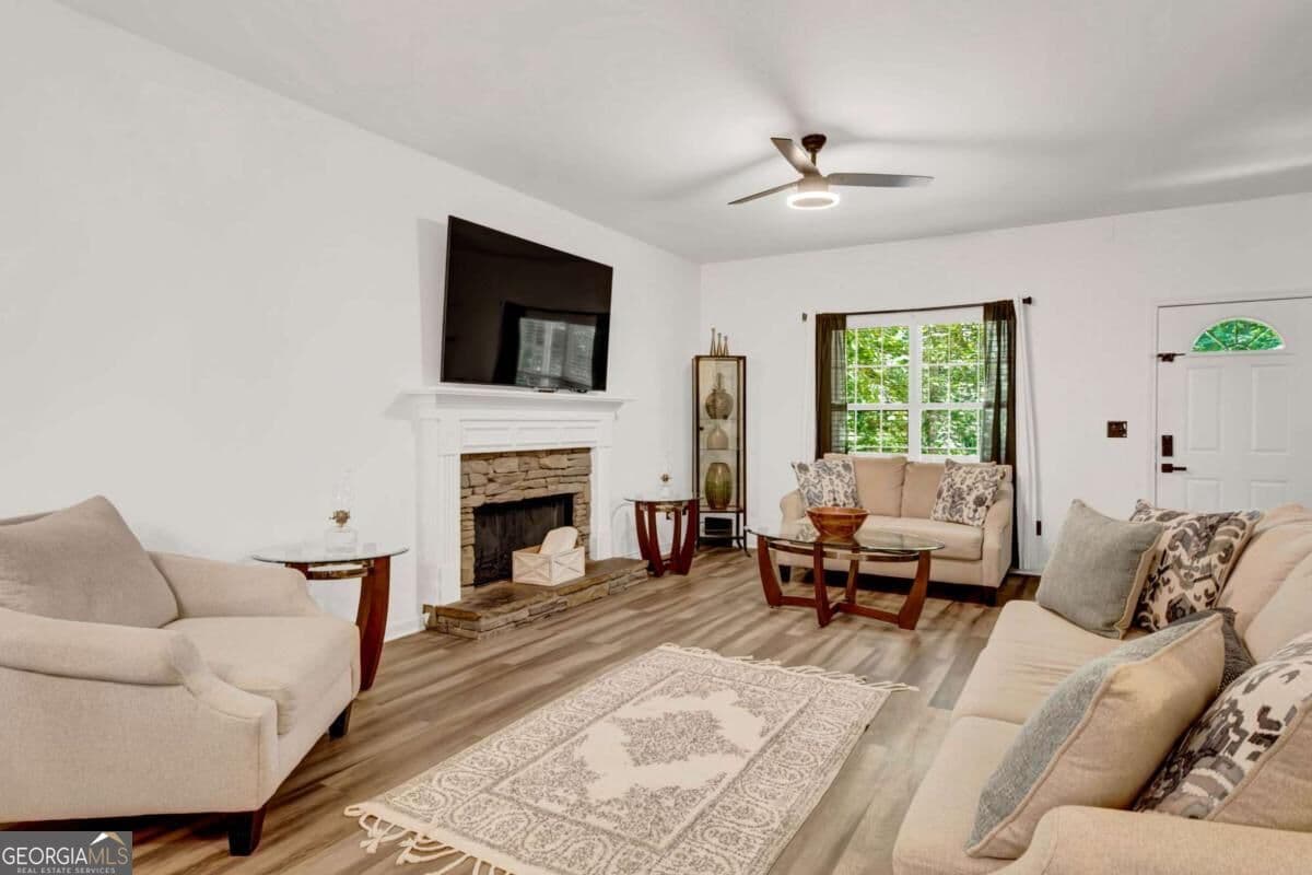 3 bedroom, 2.5 bathroom, 1,624 sq ft single family residence for sale at 2810 Imperial Drive, Cumming, GA 30041 — photo 5