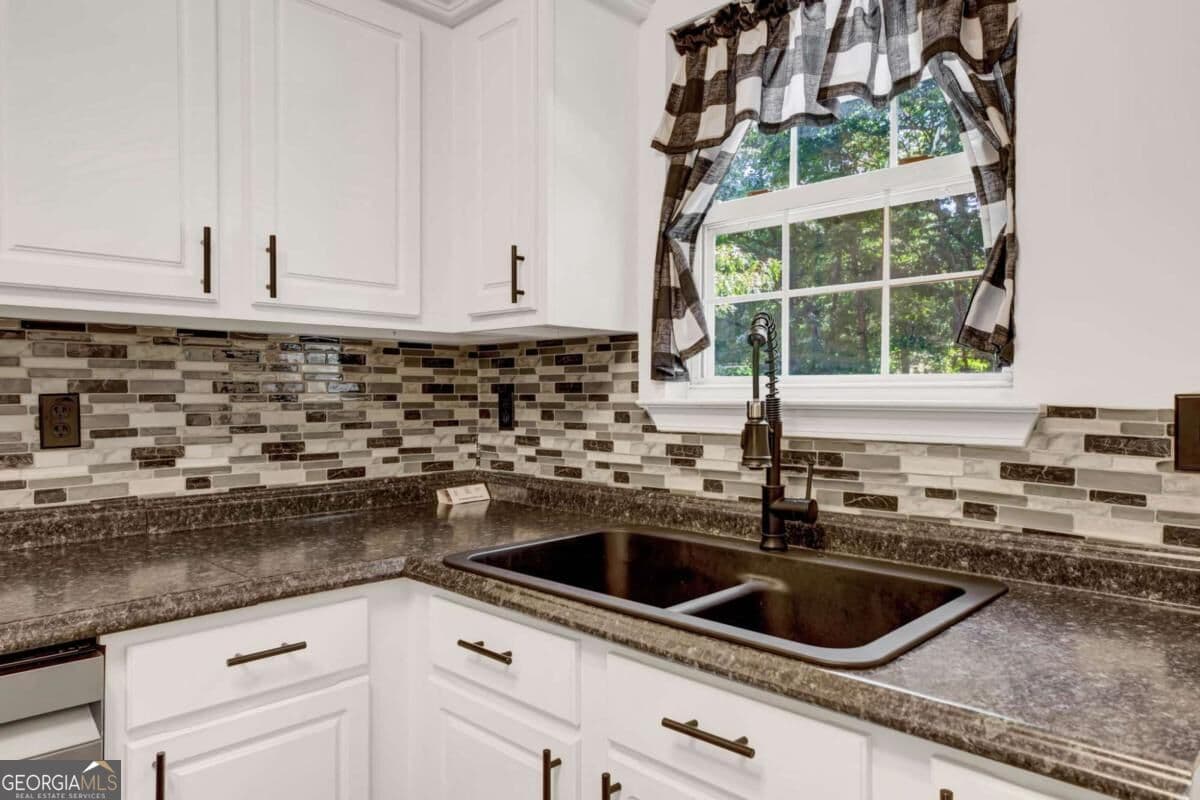 3 bedroom, 2.5 bathroom, 1,624 sq ft single family residence for sale at 2810 Imperial Drive, Cumming, GA 30041 — photo 10