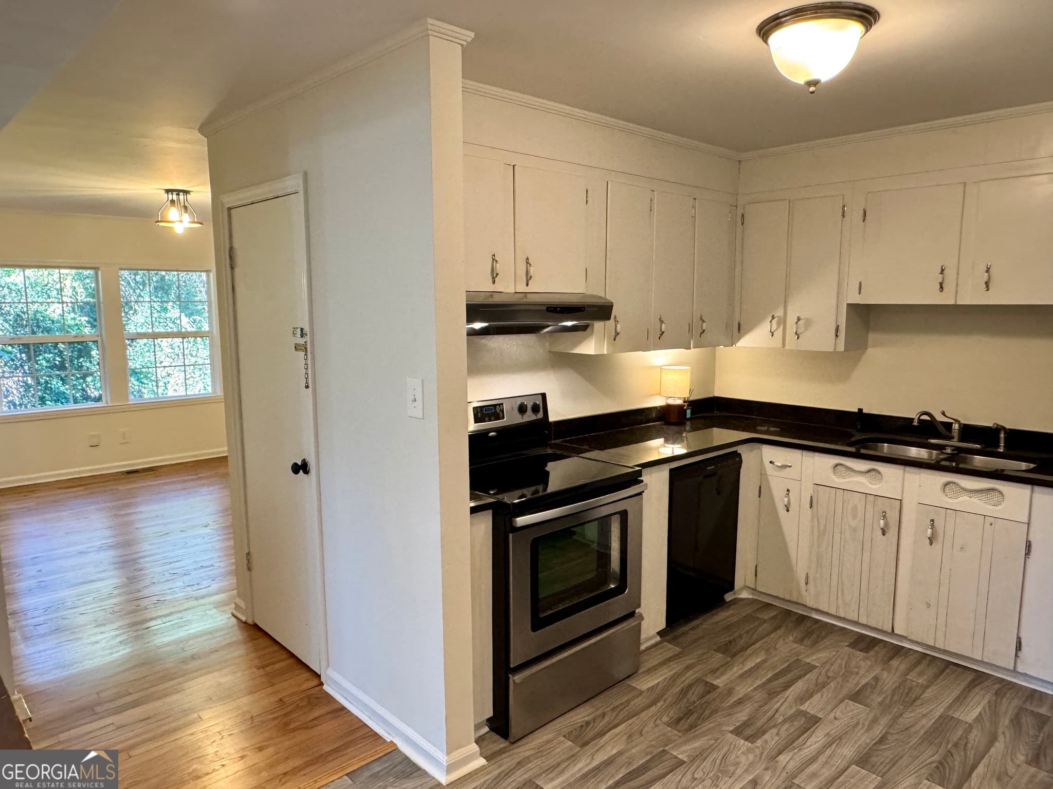 3 bedroom, 2 bathroom, 2,186 sq ft single family residence for sale at 1079 Normandy Road, Macon, GA 31210 — photo 9