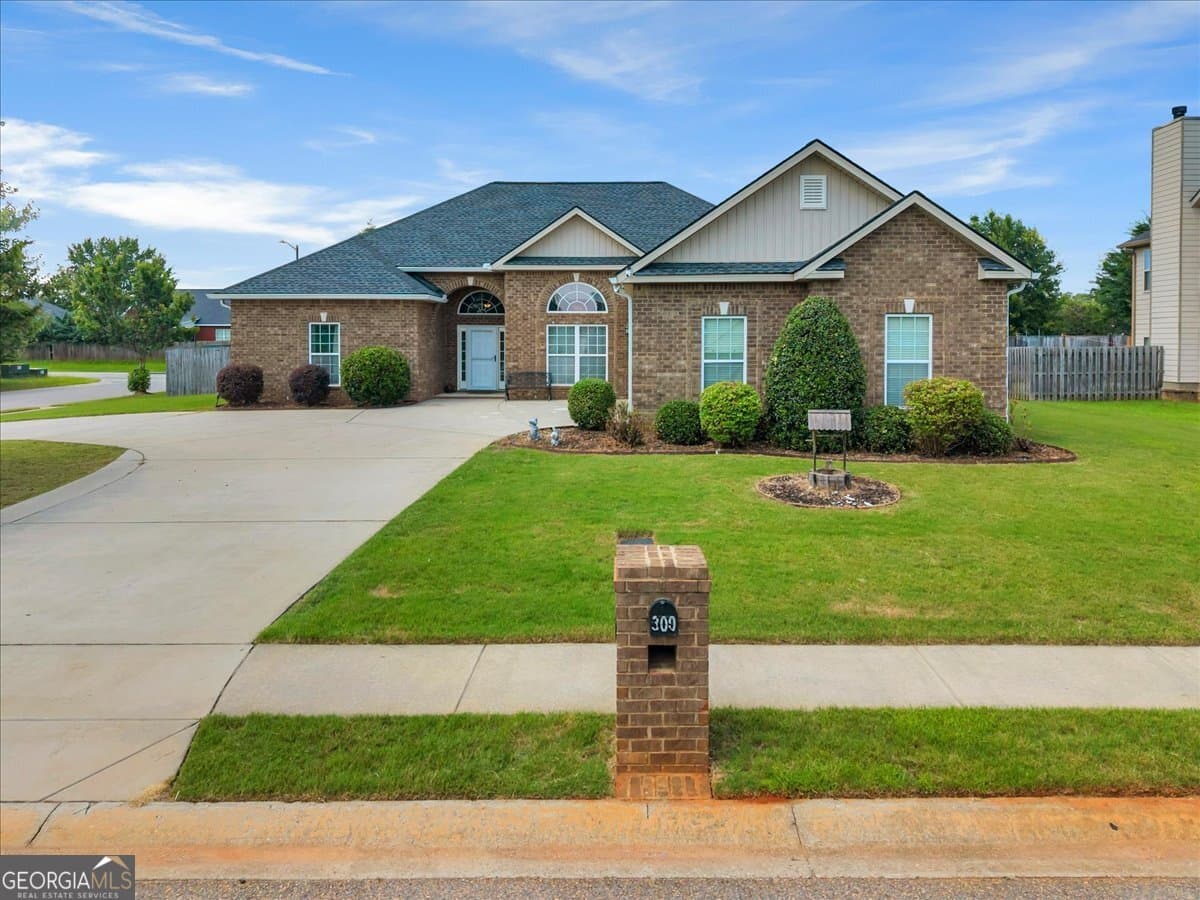 4 bedroom, 2.5 bathroom, 2,245 sq ft single family residence sold at 300 Post Oak Way, Warner Robins, GA 31088