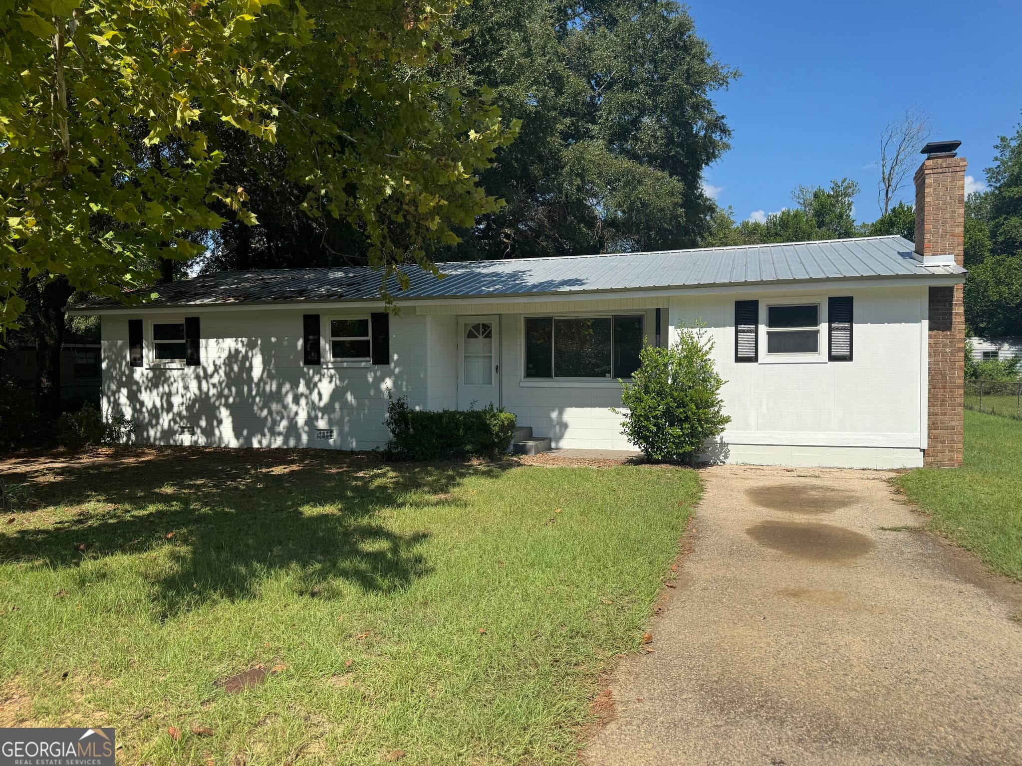 3 bedroom, 1 bathroom, 1,396 sq ft single family residence for sale at 110 Pinecone Drive, East Dublin, GA 31027