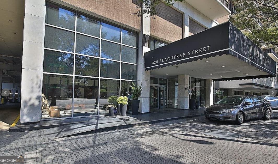 2 bedroom, 1 bathroom, 992 sq ft condominium for sale at 620 Peachtree Street APT 1211, Atlanta, GA 30308 — photo 1 of 24