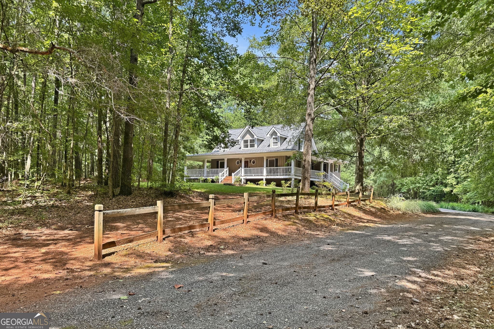 4 bedroom, 3 bathroom, 2,262 sq ft single family residence for sale at 421 S Mount Carmel Road, Mcdonough, GA 30253 — photo 2