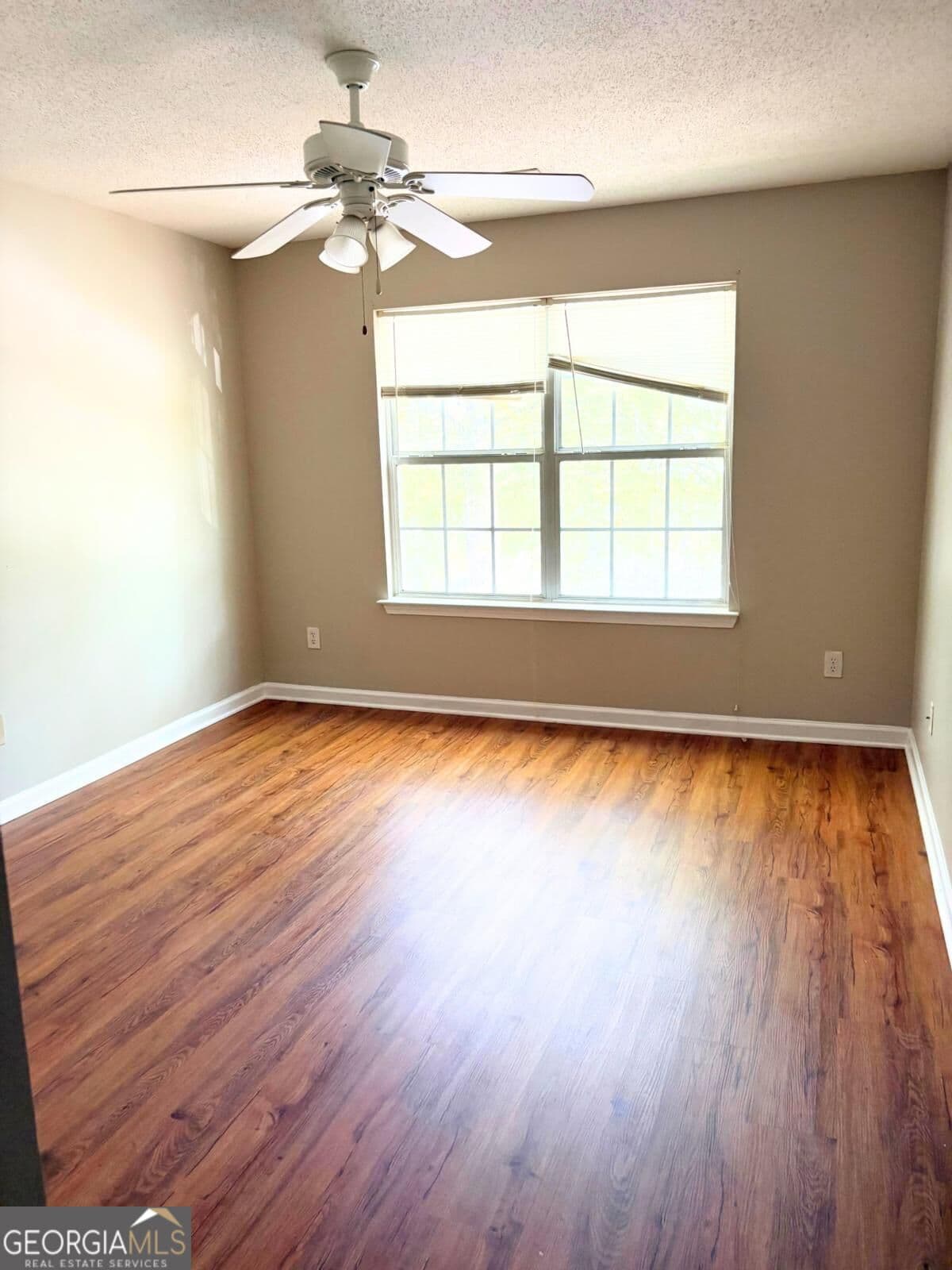 3 bedroom, 2.5 bathroom, 1,608 sq ft townhouse for sale at 11315 Michelle Way, Hampton, GA 30228 — photo 3