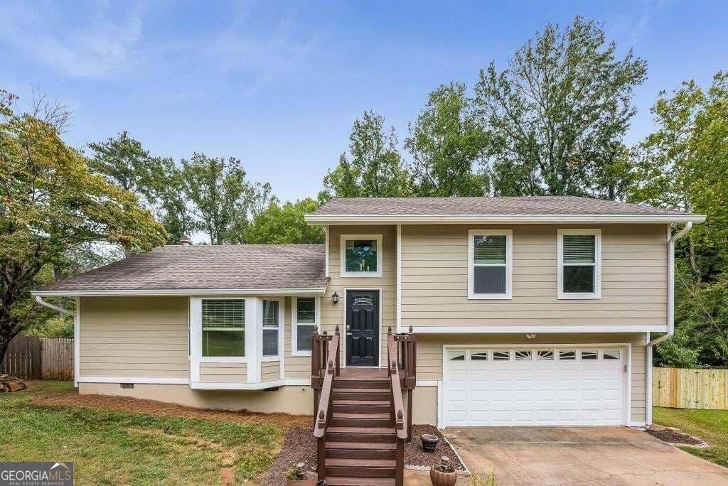3 bedroom, 2 bathroom, 1,466 sq ft single family residence for rent at 9745 Loblolly Lane, Roswell, GA 30075 for $2,900 a month — photo 1 of 1