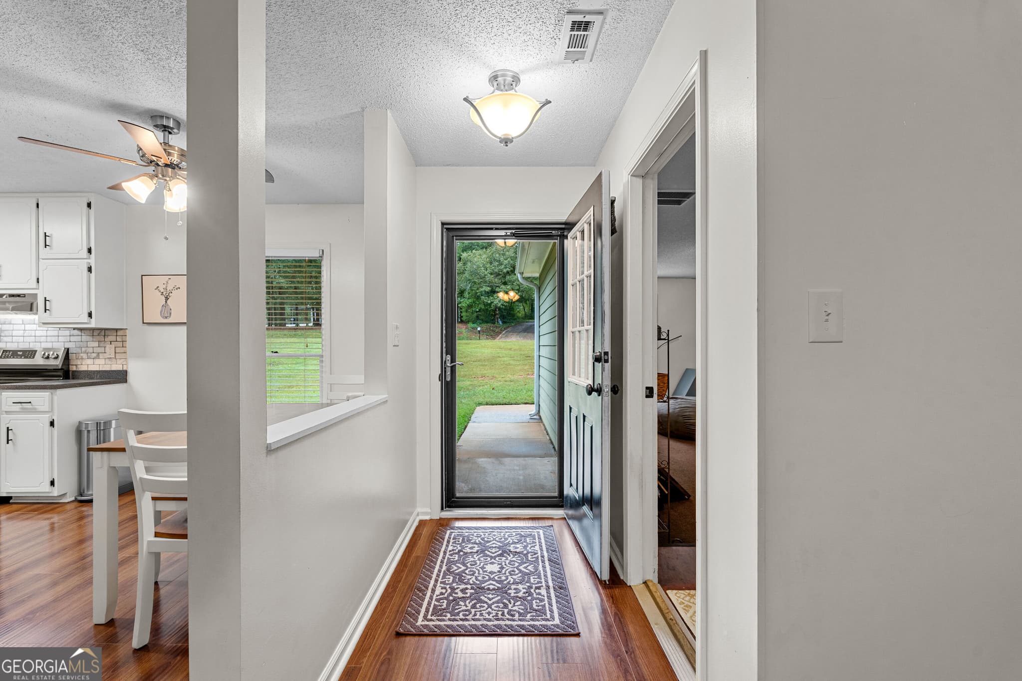 3 bedroom, 2 bathroom, 1,662 sq ft single family residence for sale at 165 Wagon Wheel Trail, Senoia, GA 30276 — photo 7