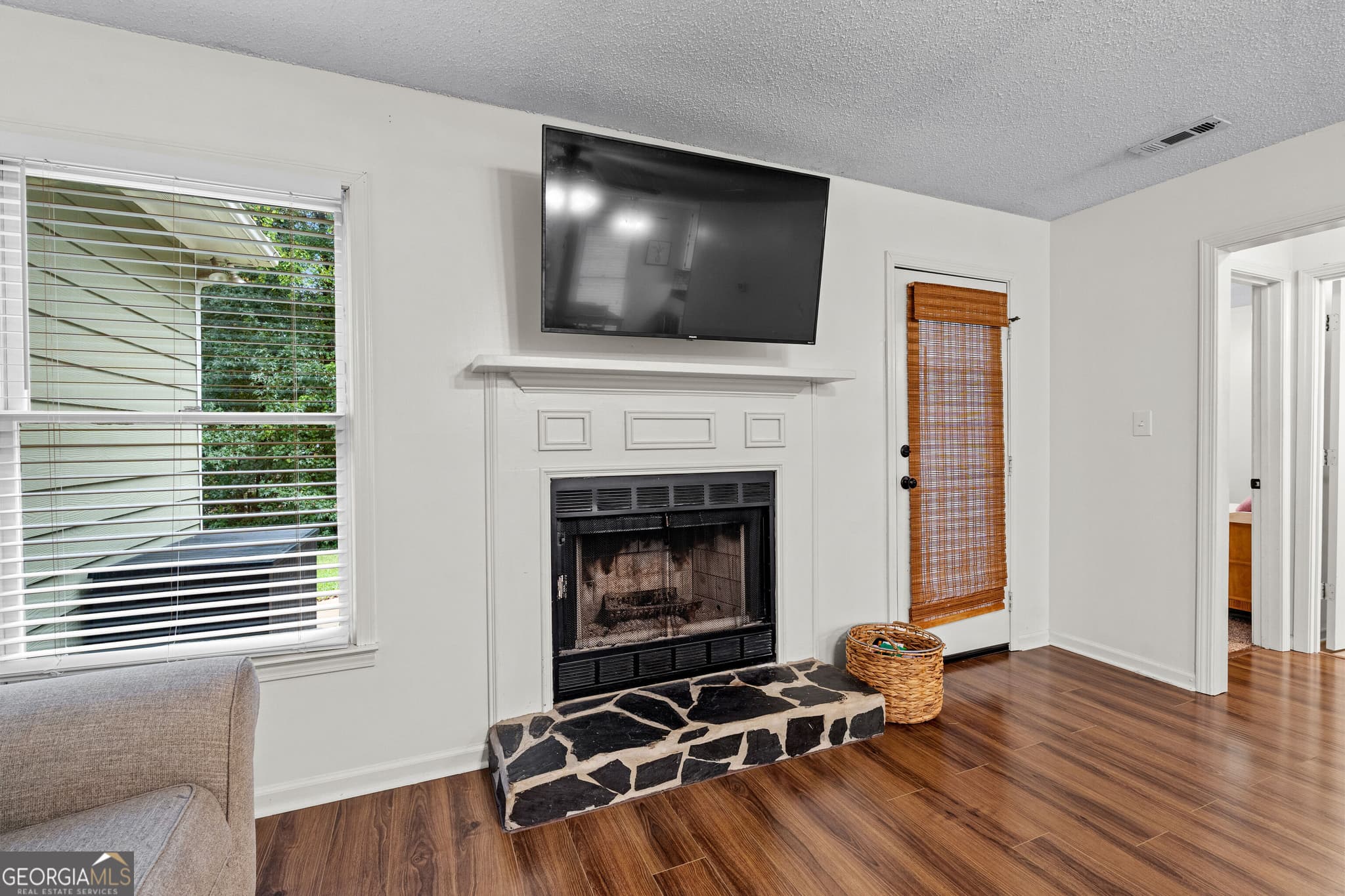 3 bedroom, 2 bathroom, 1,662 sq ft single family residence for sale at 165 Wagon Wheel Trail, Senoia, GA 30276 — photo 10