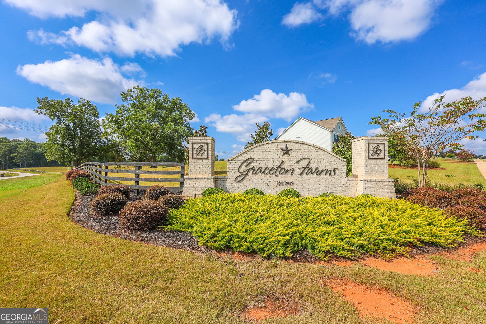 4 bedroom, 3.5 bathroom, 2,770 sq ft single family residence for sale at 275 Graceton Farms Drive, Senoia, GA 30276 — photo 2