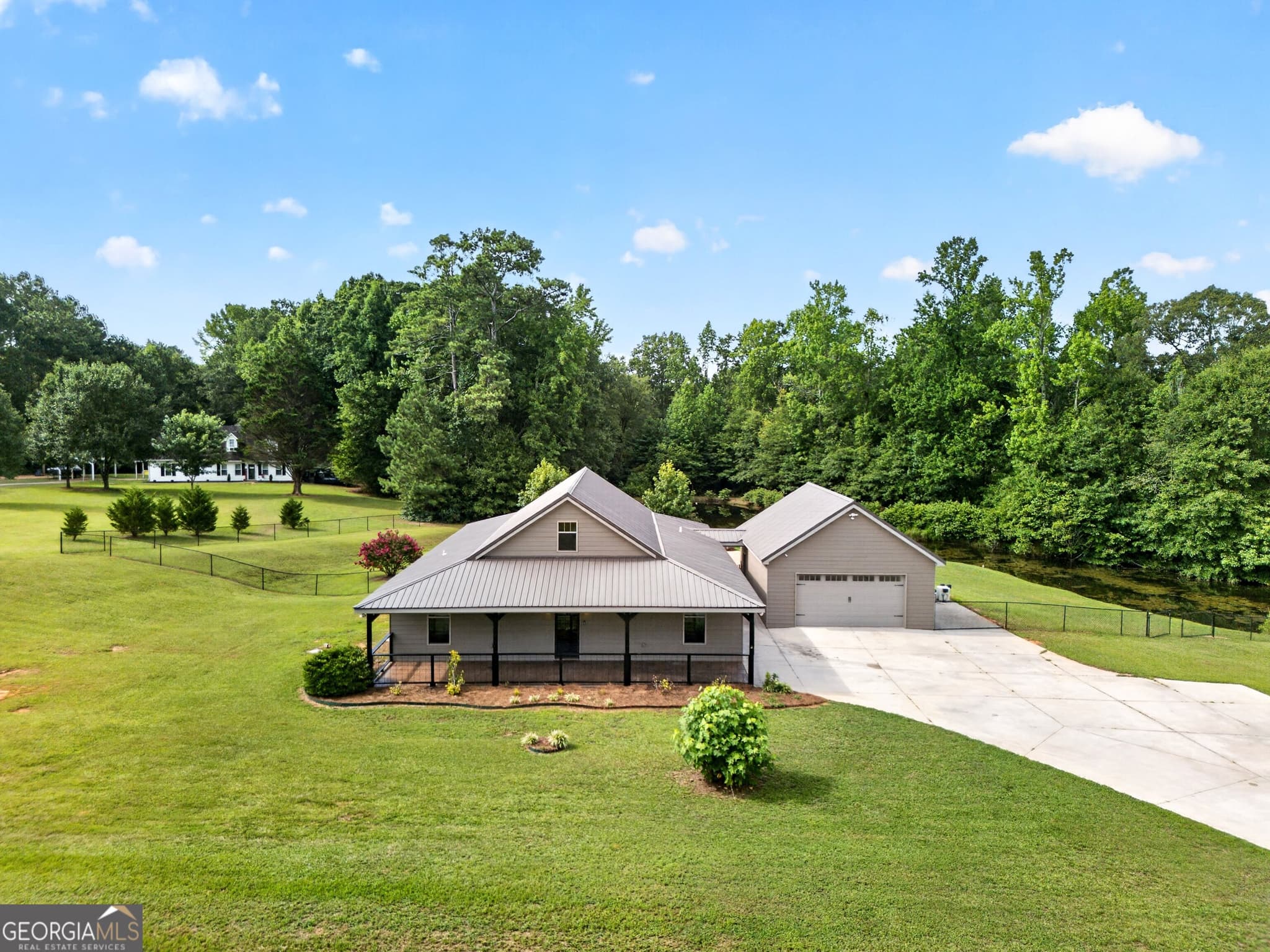 3 bedroom, 2 bathroom, 2,112 sq ft single family residence for sale at 1723 Drew Allen Road, Williamson, GA 30292