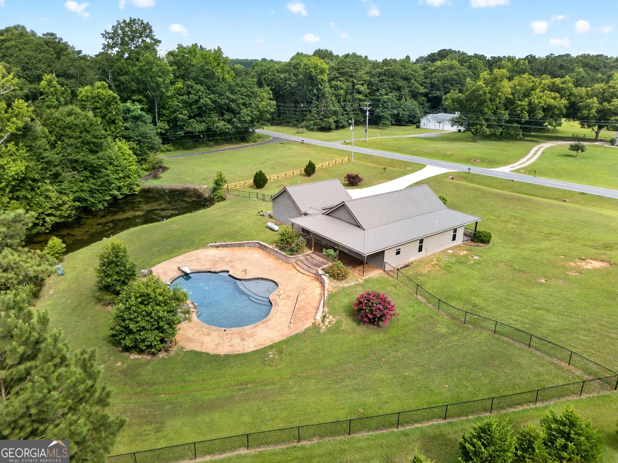3 bedroom, 2 bathroom, 2,112 sq ft single family residence for sale at 1723 Drew Allen Road, Williamson, GA 30292 — photo 8