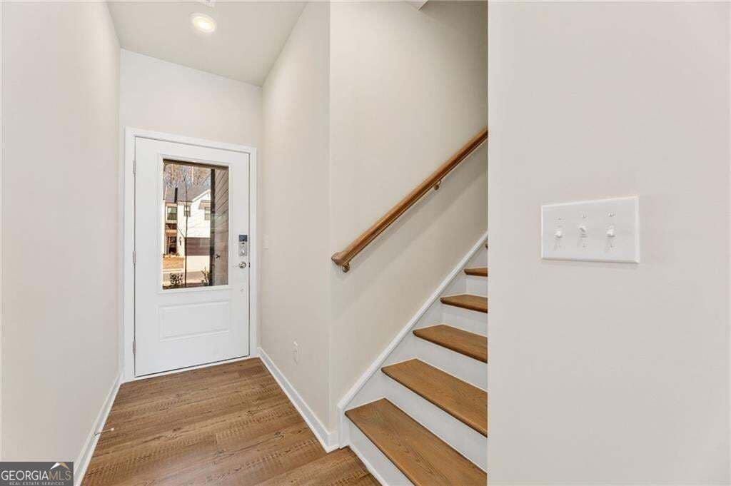 3 bedroom, 2.5 bathroom, 1,842 sq ft townhouse for sale at 7274 Sherwood Square Drive 17, Flowery Branch, GA 30542 — photo 5