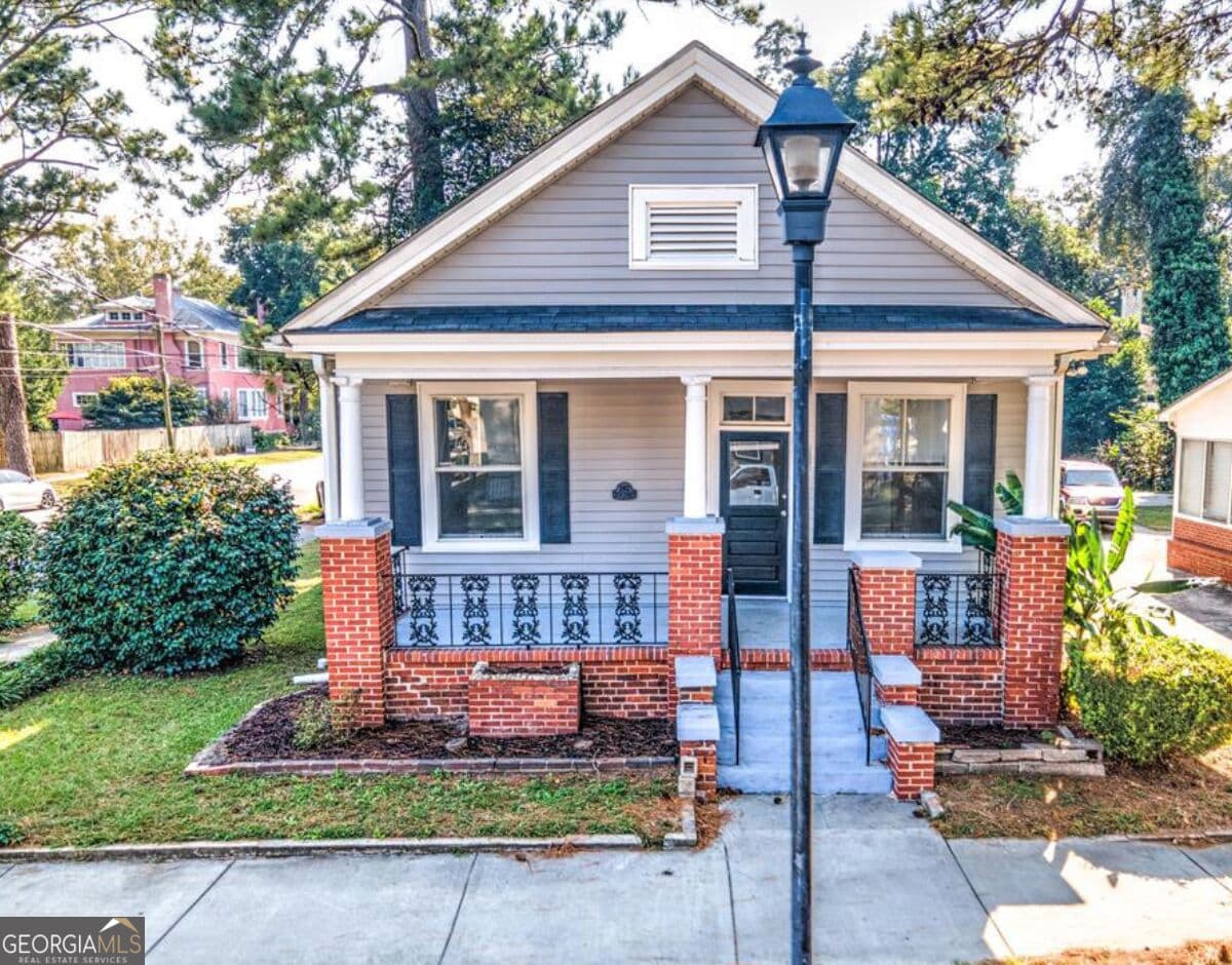 3 bedroom, 1 bathroom, 1,292 sq ft single family residence for sale at 202 Ellis Street, Augusta, GA 30901