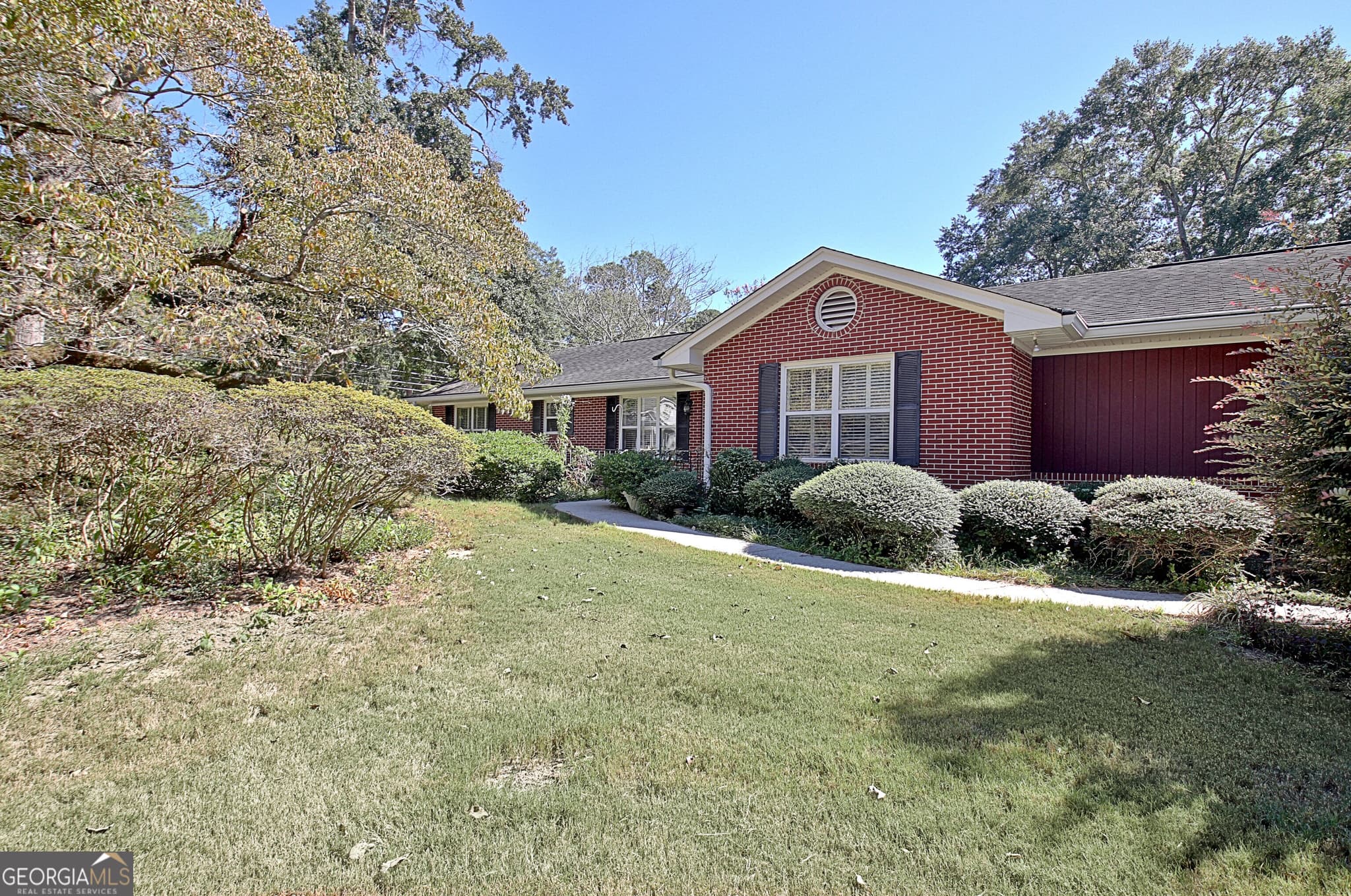3 bedroom, 2.5 bathroom, 1,934 sq ft single family residence for sale at 2 Brookside Drive, Newnan, GA 30263 — photo 7