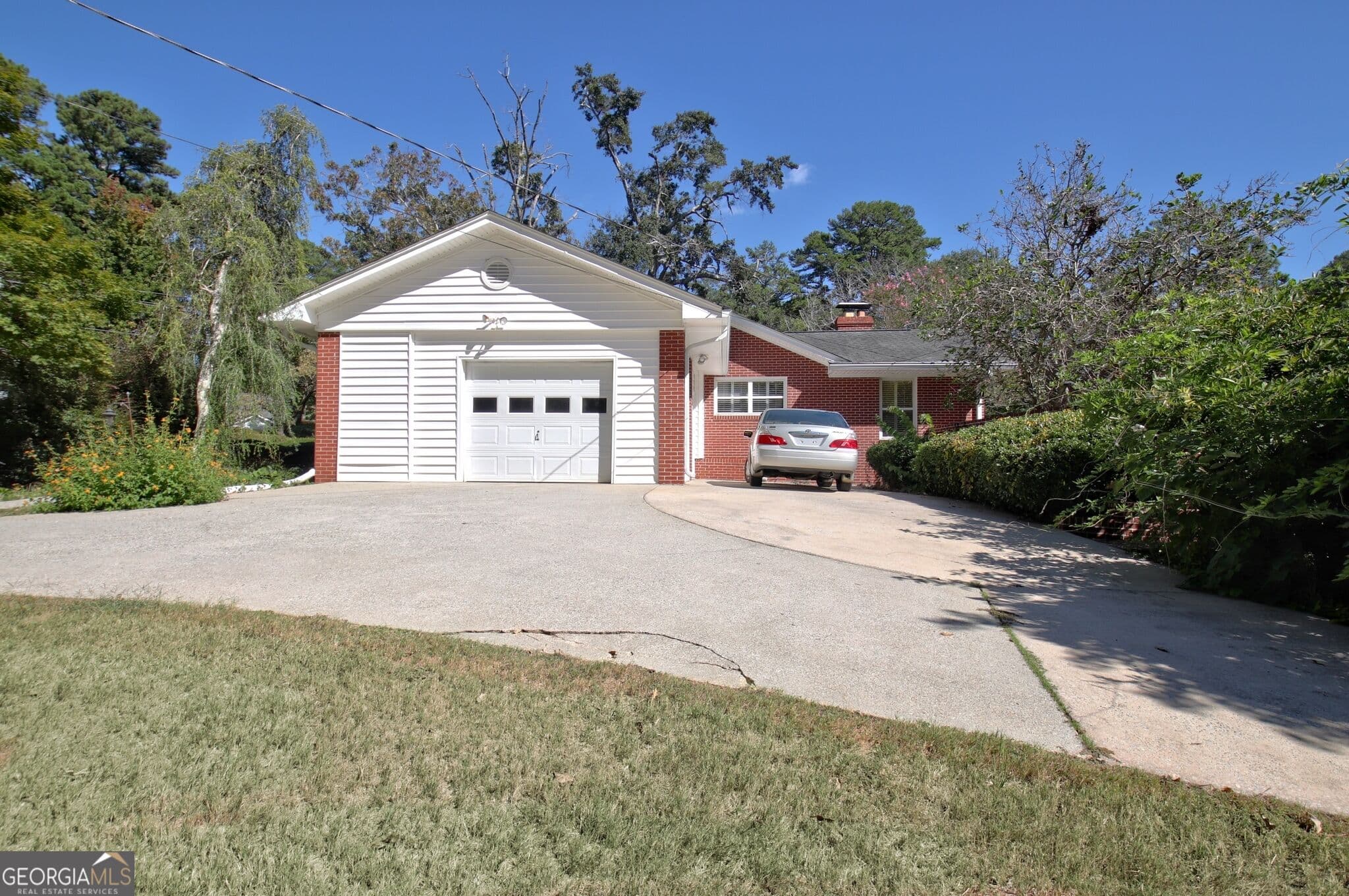 3 bedroom, 2.5 bathroom, 1,934 sq ft single family residence for sale at 2 Brookside Drive, Newnan, GA 30263 — photo 3