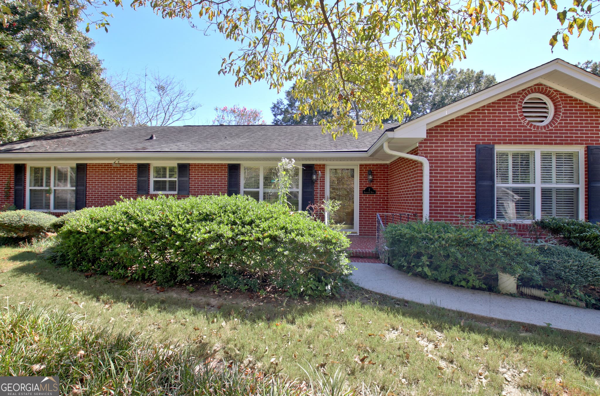 3 bedroom, 2.5 bathroom, 1,934 sq ft single family residence for sale at 2 Brookside Drive, Newnan, GA 30263 — photo 1 of 65