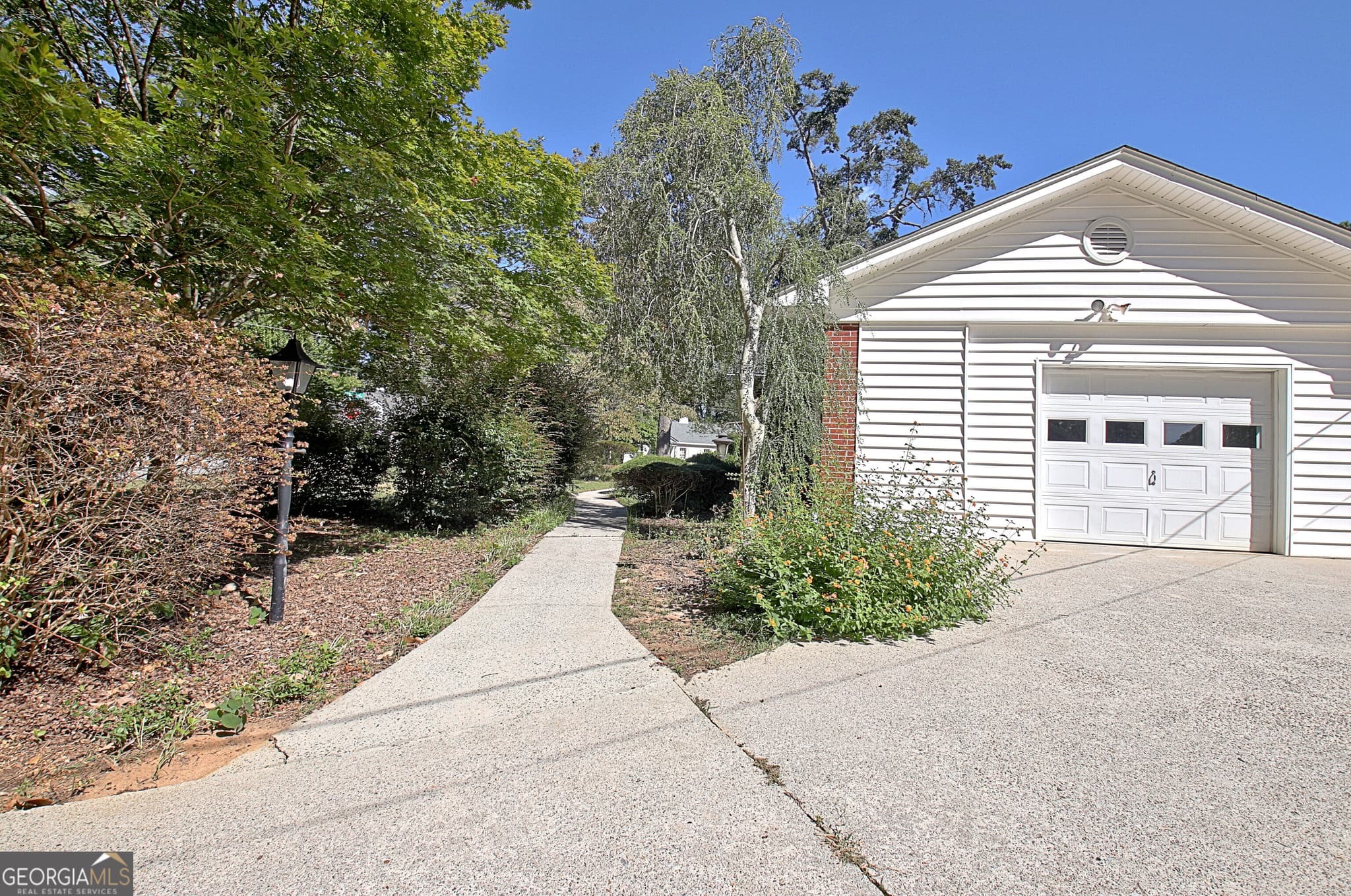 3 bedroom, 2.5 bathroom, 1,934 sq ft single family residence for sale at 2 Brookside Drive, Newnan, GA 30263 — photo 5