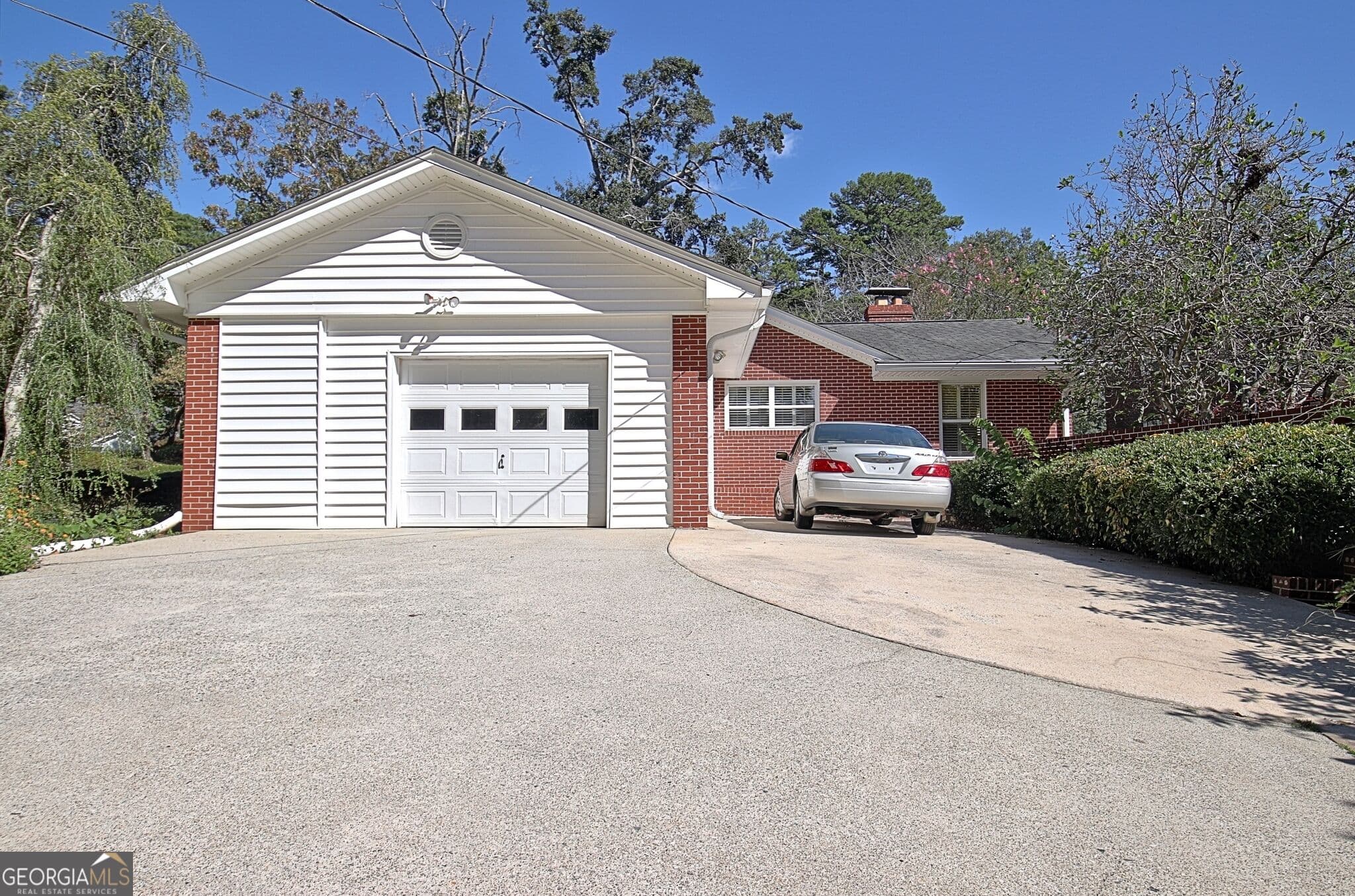 3 bedroom, 2.5 bathroom, 1,934 sq ft single family residence for sale at 2 Brookside Drive, Newnan, GA 30263 — photo 4
