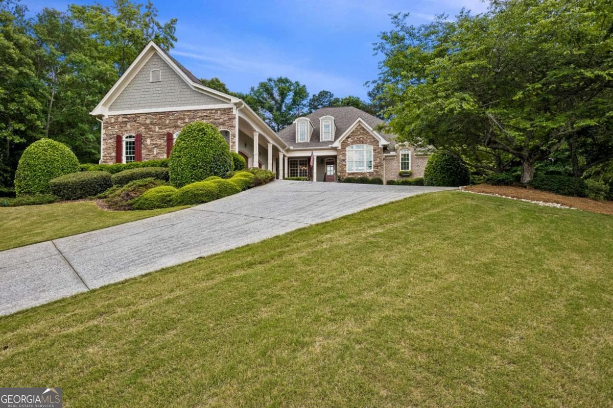 3 bedroom, 4.5 bathroom, 4,771 sq ft single family residence sold at 1978 Forest View Way, Braselton, GA 30517