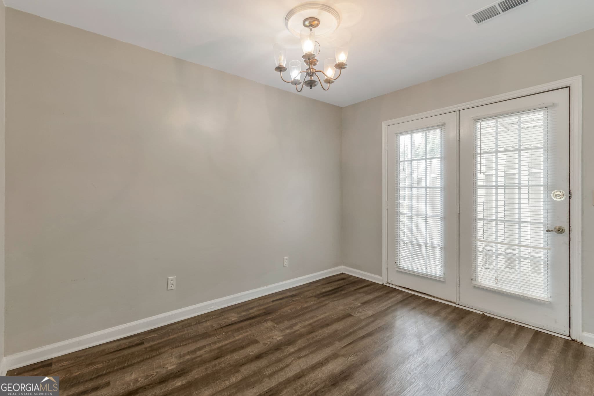 2 bedroom, 2.5 bathroom, 1,249 sq ft townhouse for rent at 136 Old Ferry Way, Roswell, GA 30076 for $1,595 a month — photo 6