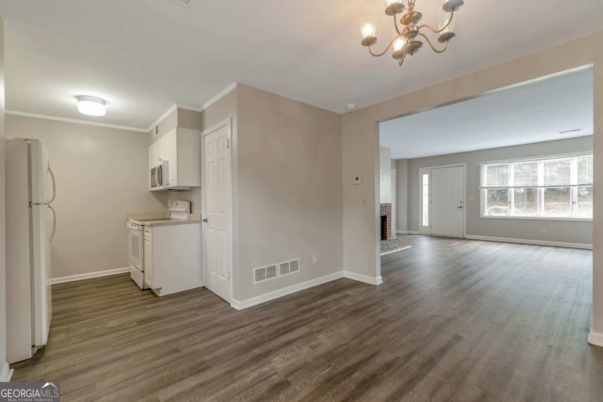 2 bedroom, 2.5 bathroom, 1,249 sq ft townhouse for rent at 136 Old Ferry Way, Roswell, GA 30076 for $1,595 a month — photo 7