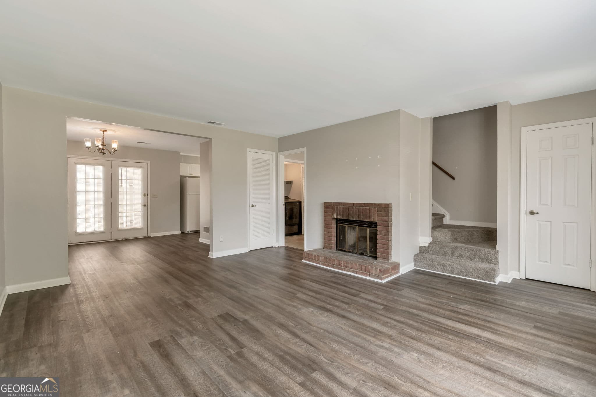 2 bedroom, 2.5 bathroom, 1,249 sq ft townhouse for rent at 136 Old Ferry Way, Roswell, GA 30076 for $1,595 a month — photo 3