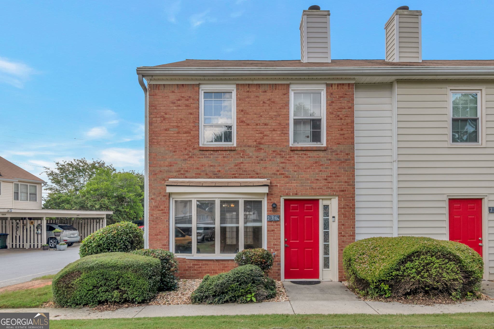 2 bedroom, 2.5 bathroom, 1,249 sq ft townhouse for rent at 136 Old Ferry Way, Roswell, GA 30076 for $1,595 a month — photo 1 of 15