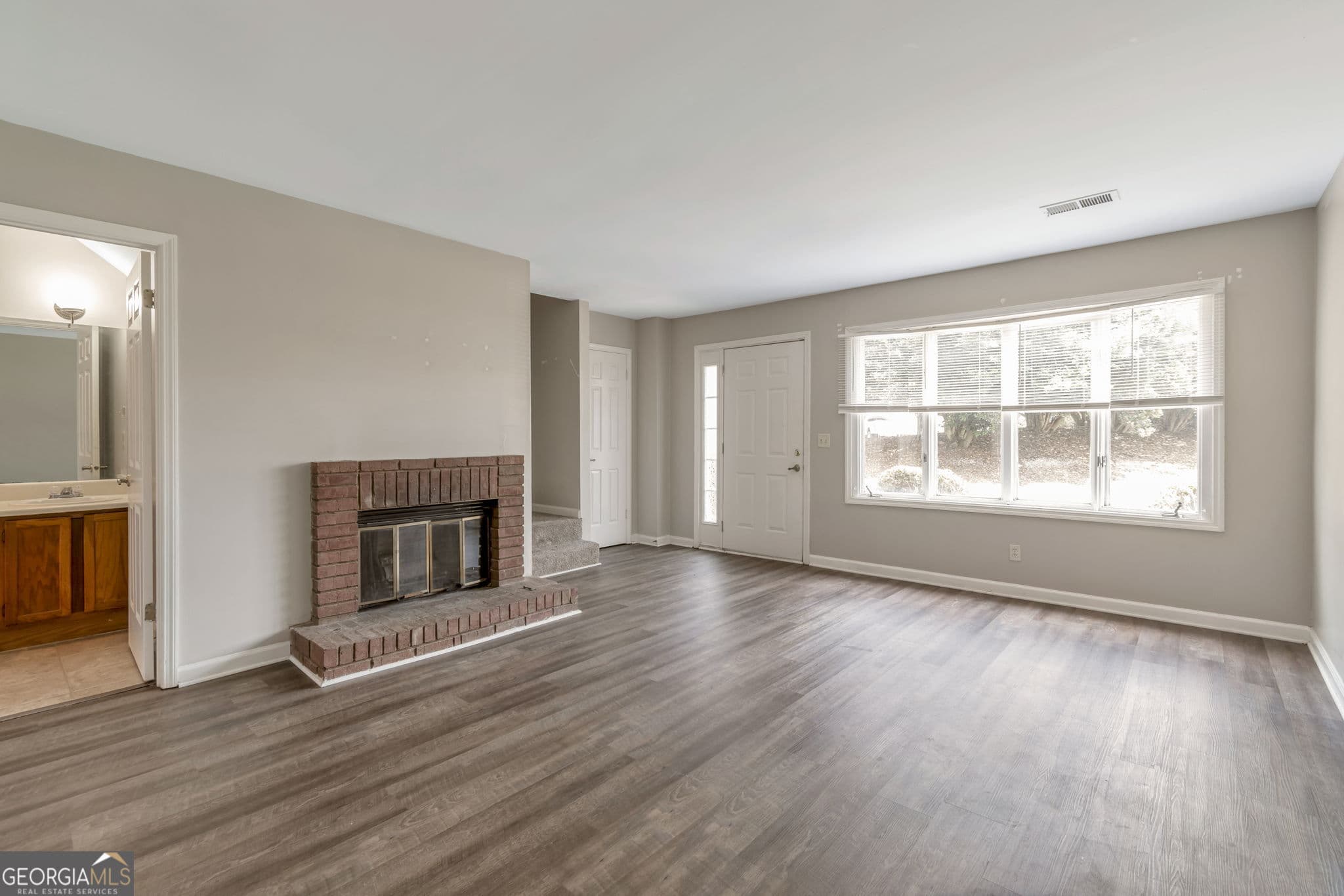 2 bedroom, 2.5 bathroom, 1,249 sq ft townhouse for rent at 136 Old Ferry Way, Roswell, GA 30076 for $1,595 a month — photo 4