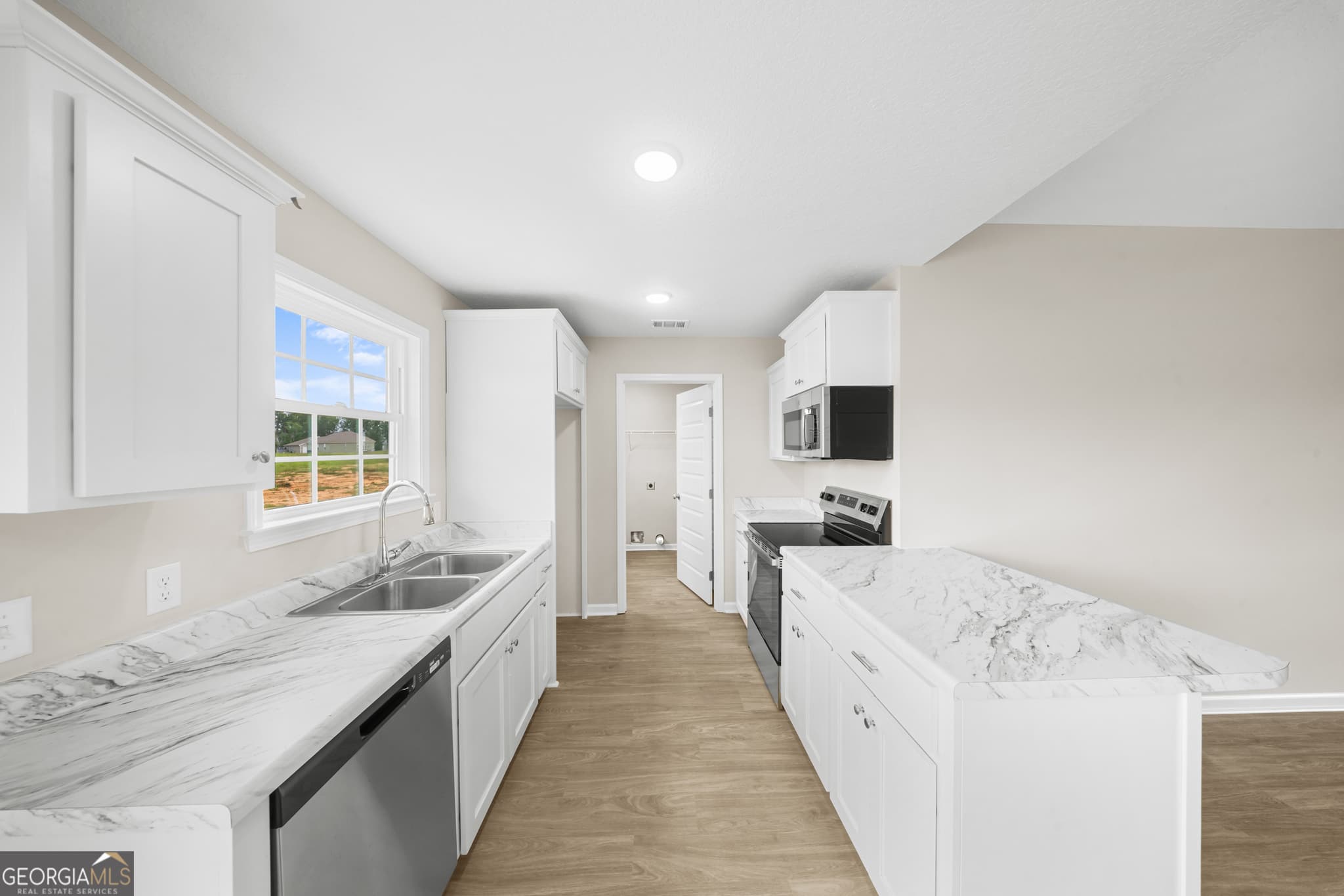 3 bedroom, 2 bathroom, 1,264 sq ft single family residence under contract at 511 Nickies Way, Statesboro, GA 30461 — photo 6
