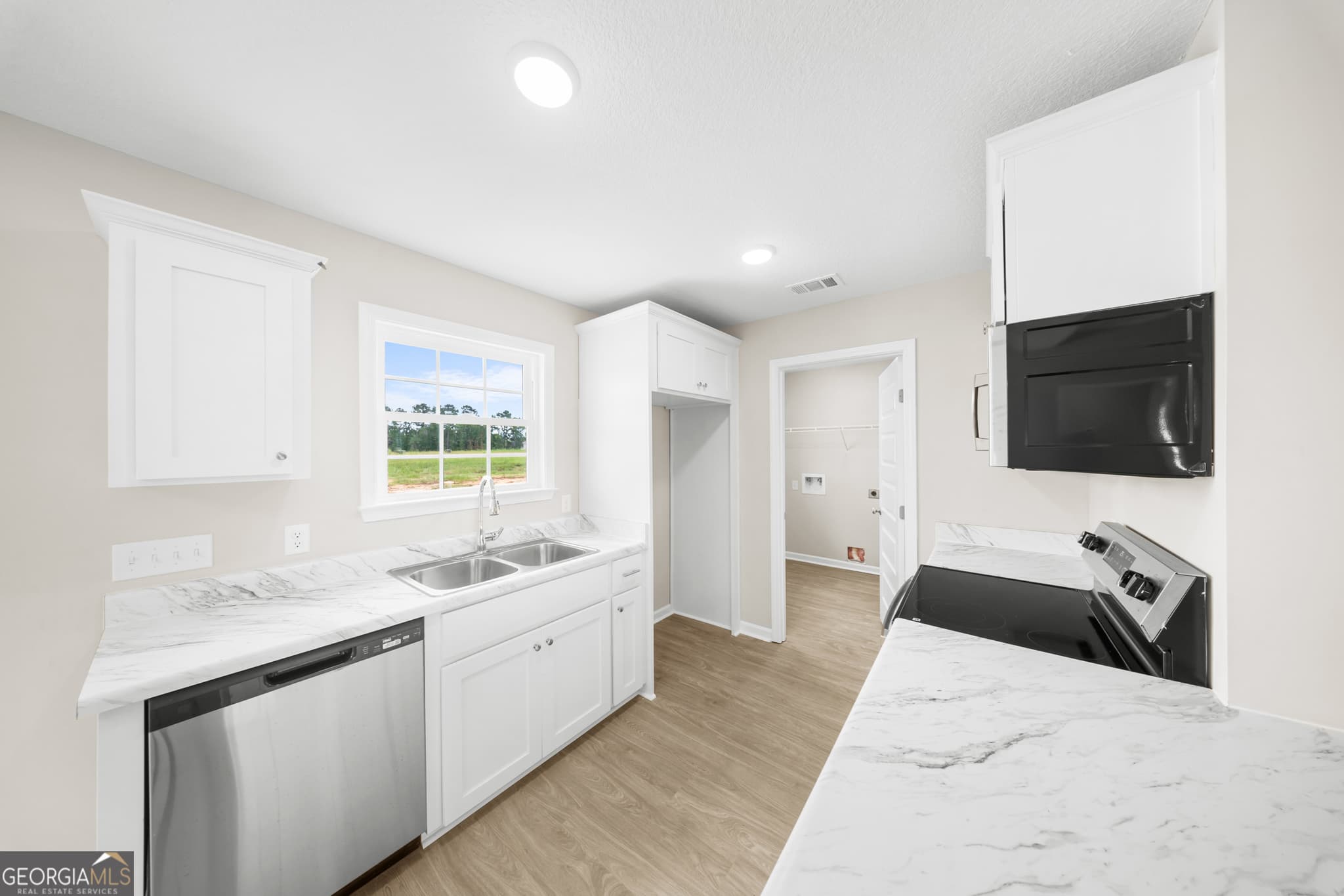 3 bedroom, 2 bathroom, 1,264 sq ft single family residence under contract at 511 Nickies Way, Statesboro, GA 30461 — photo 4