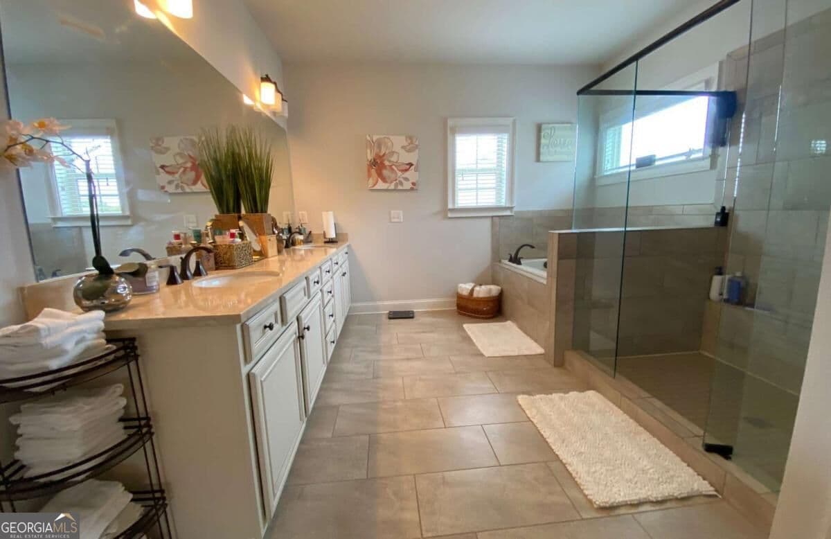 6 bedroom, 4 bathroom, 4,296 sq ft single family residence for sale at 4806 RALIN Court, Atlanta, GA 30331 — photo 10