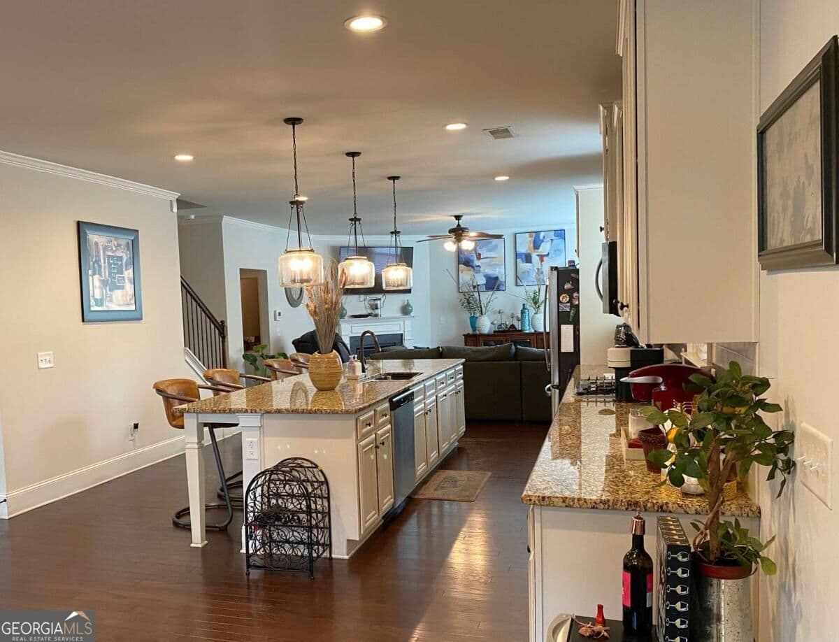 6 bedroom, 4 bathroom, 4,296 sq ft single family residence for sale at 4806 RALIN Court, Atlanta, GA 30331 — photo 4