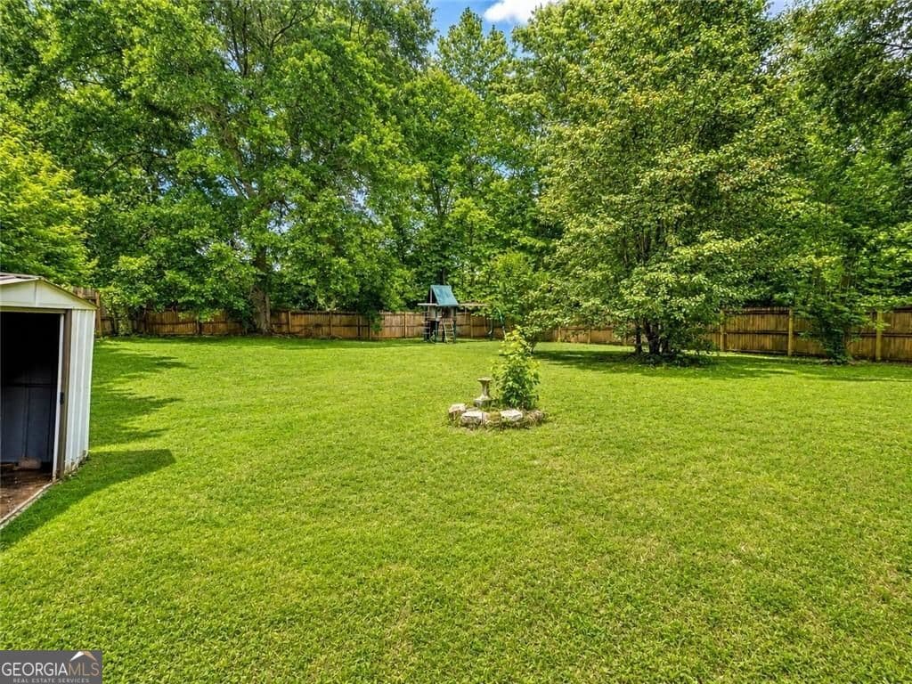 3 bedroom, 2 bathroom, 1,614 sq ft single family residence for sale at 1620 Madison Drive, Bethlehem, GA 30620 — photo 5