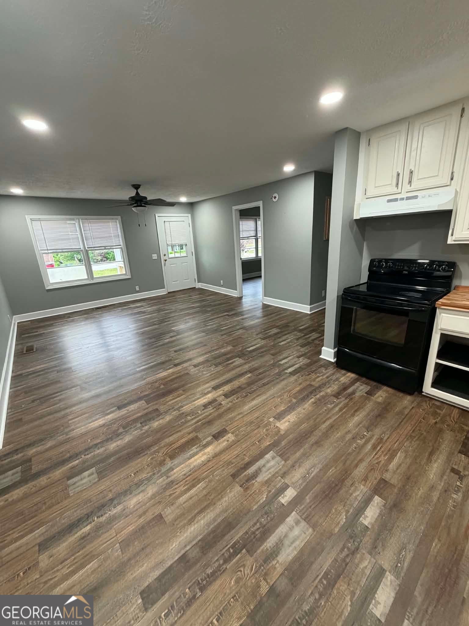3 bedroom, 2 bathroom, 1,390 sq ft single family residence for sale at 5545 Bacon Avenue, Eastman, GA 31023 — photo 2