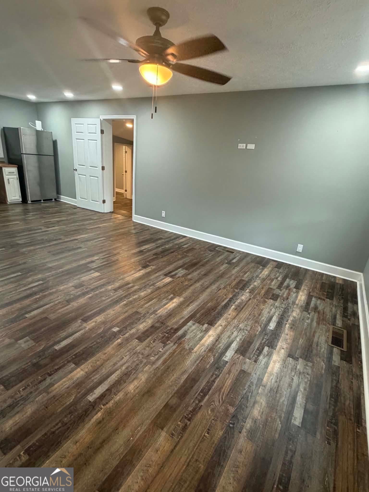3 bedroom, 2 bathroom, 1,390 sq ft single family residence for sale at 5545 Bacon Avenue, Eastman, GA 31023 — photo 3