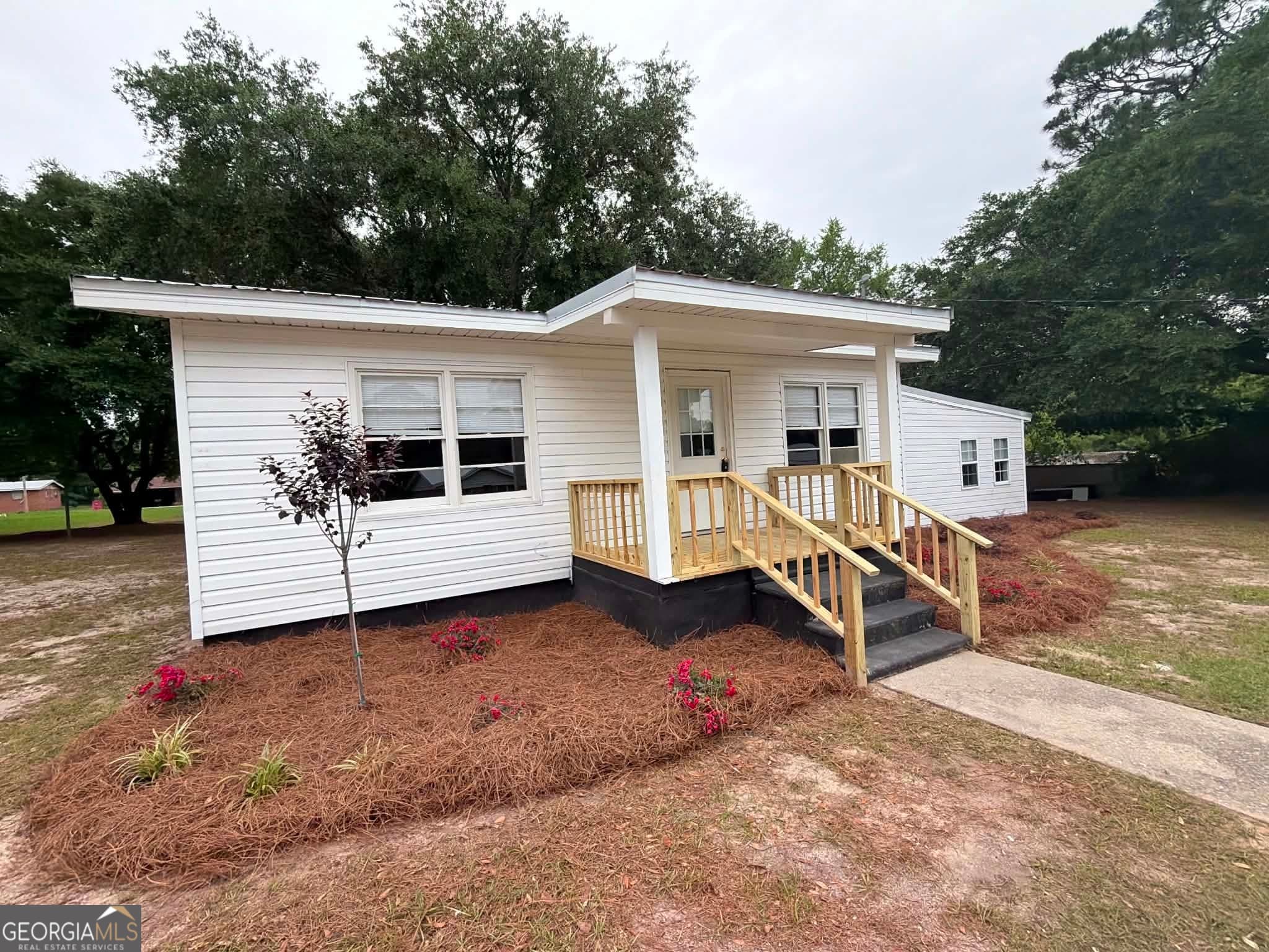 3 bedroom, 2 bathroom, 1,390 sq ft single family residence for sale at 5545 Bacon Avenue, Eastman, GA 31023