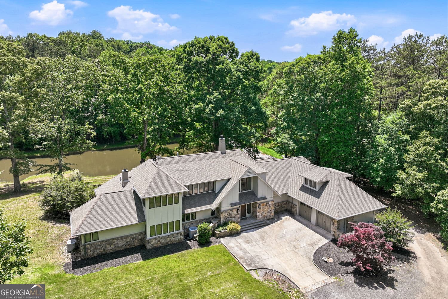 5 bedroom, 4.5 bathroom, 7,552 sq ft single family residence for rent at 3735 Smithtown Road, Suwanee, GA 30024 for $7,500 a month — photo 2