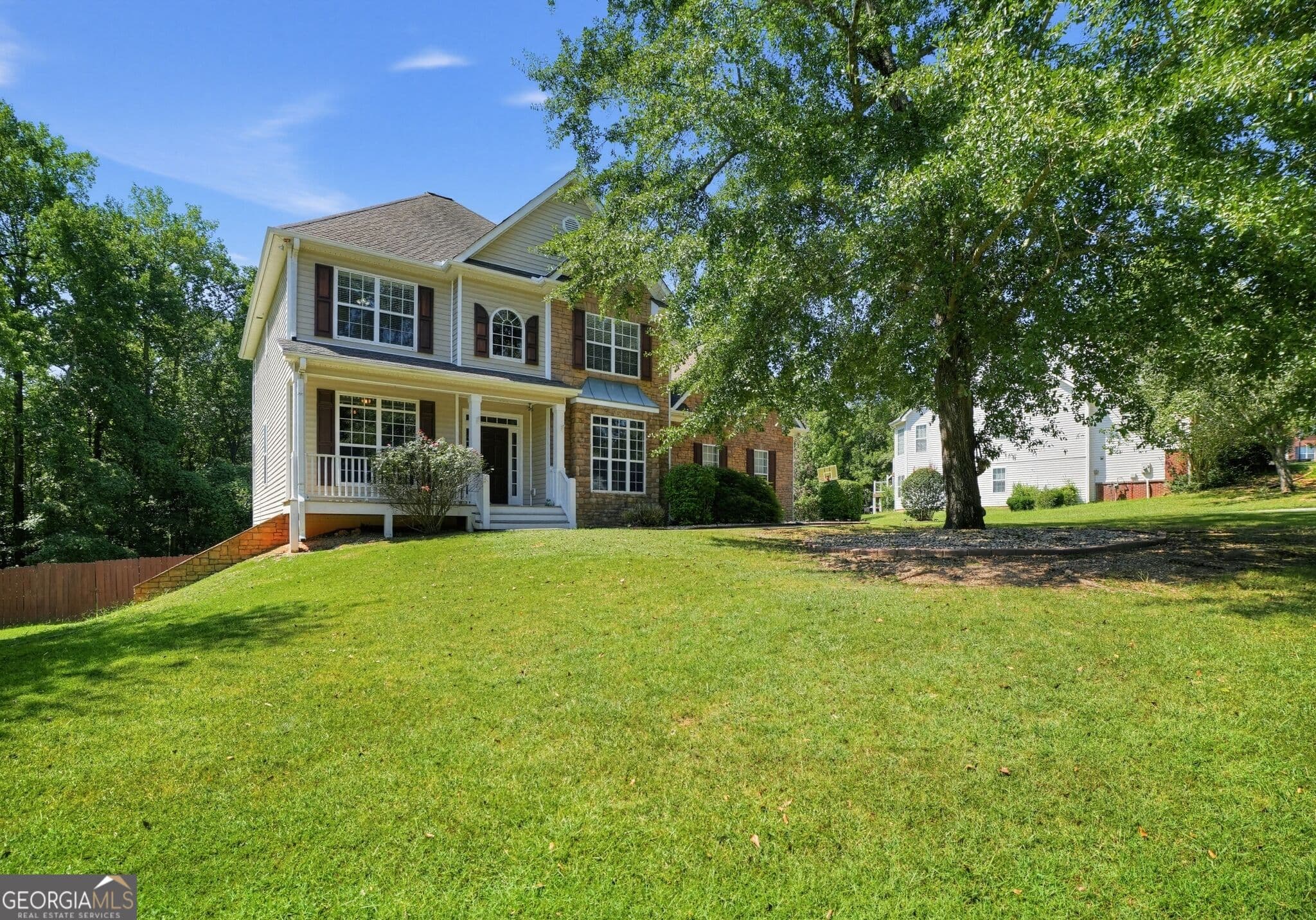 5 bedroom, 4.5 bathroom, 4,395 sq ft single family residence for sale at 25 Barbara Court, Fayetteville, GA 30215 — photo 2