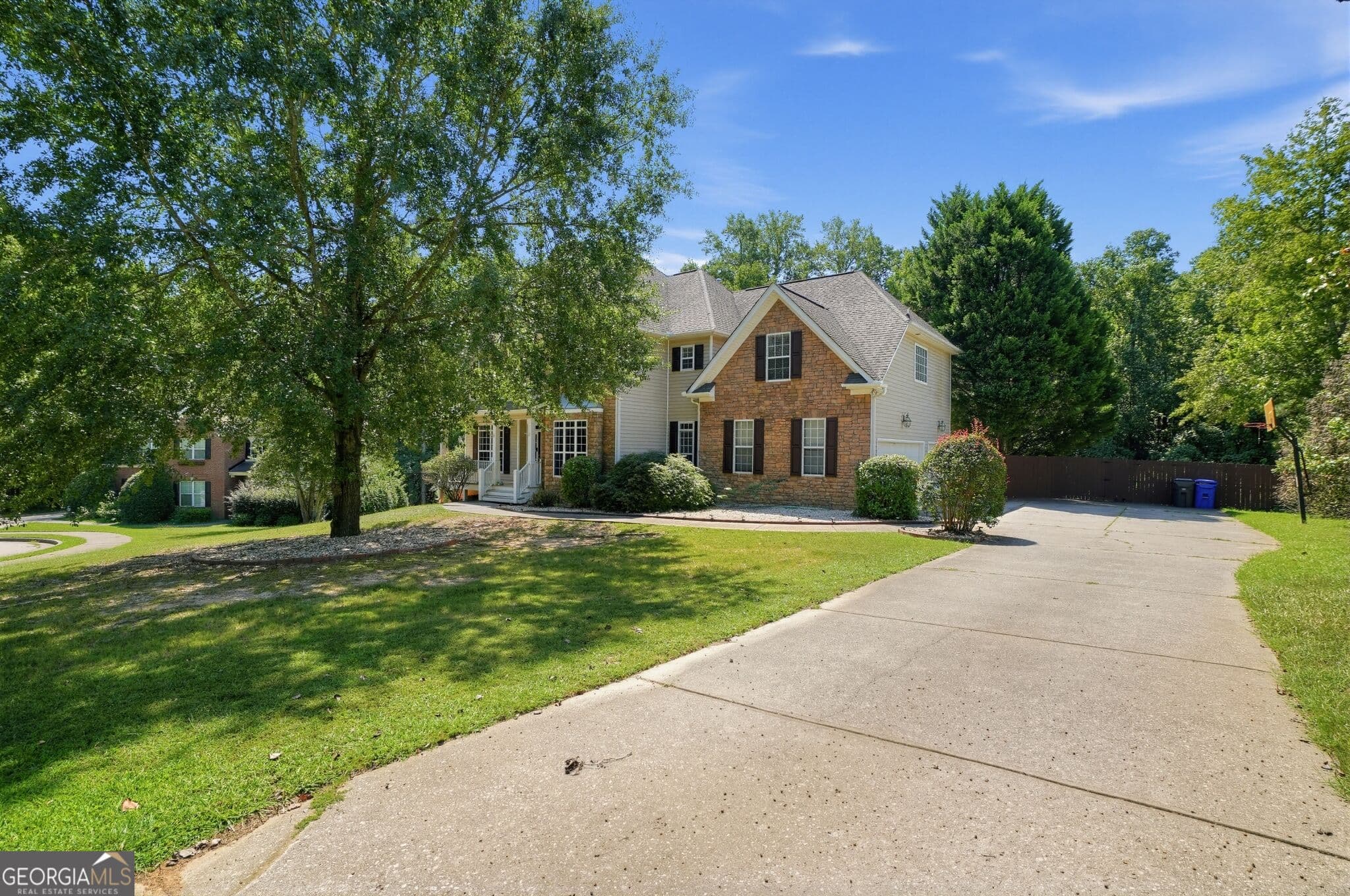 5 bedroom, 4.5 bathroom, 4,395 sq ft single family residence for sale at 25 Barbara Court, Fayetteville, GA 30215 — photo 3