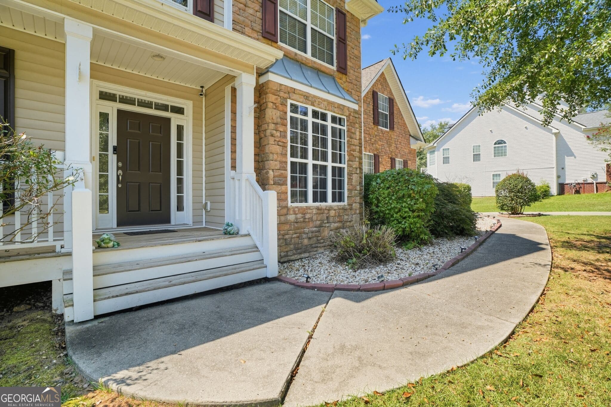 5 bedroom, 4.5 bathroom, 4,395 sq ft single family residence for sale at 25 Barbara Court, Fayetteville, GA 30215 — photo 4