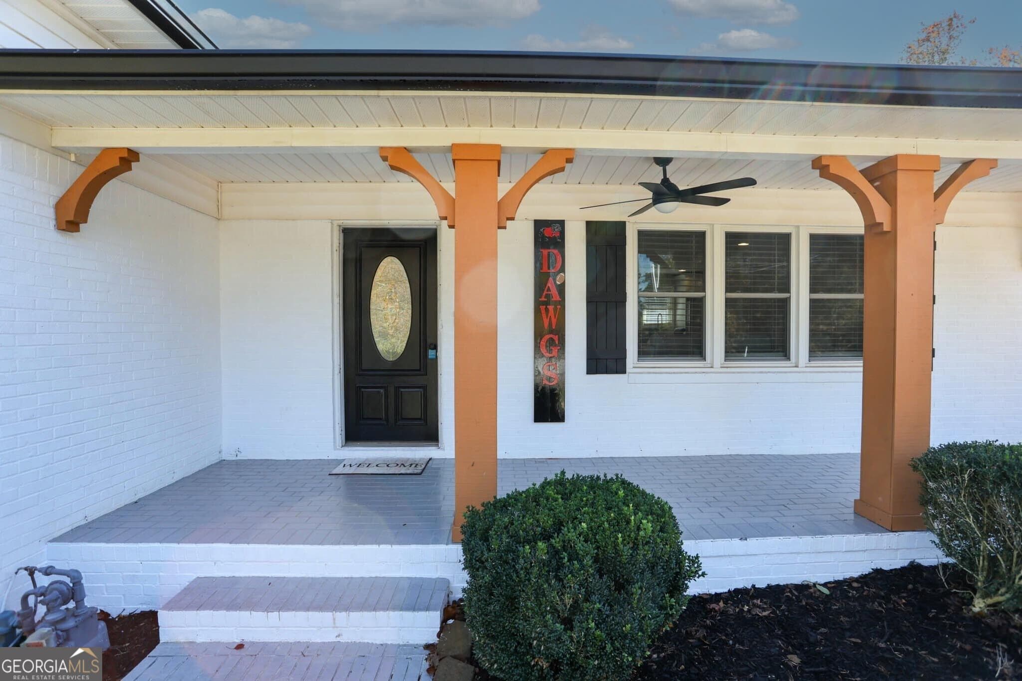 3 bedroom, 2 bathroom, 1,550 sq ft single family residence for rent at 6157 Orville Drive MAIN, Flowery Branch, GA 30542 for $2,000 a month — photo 2