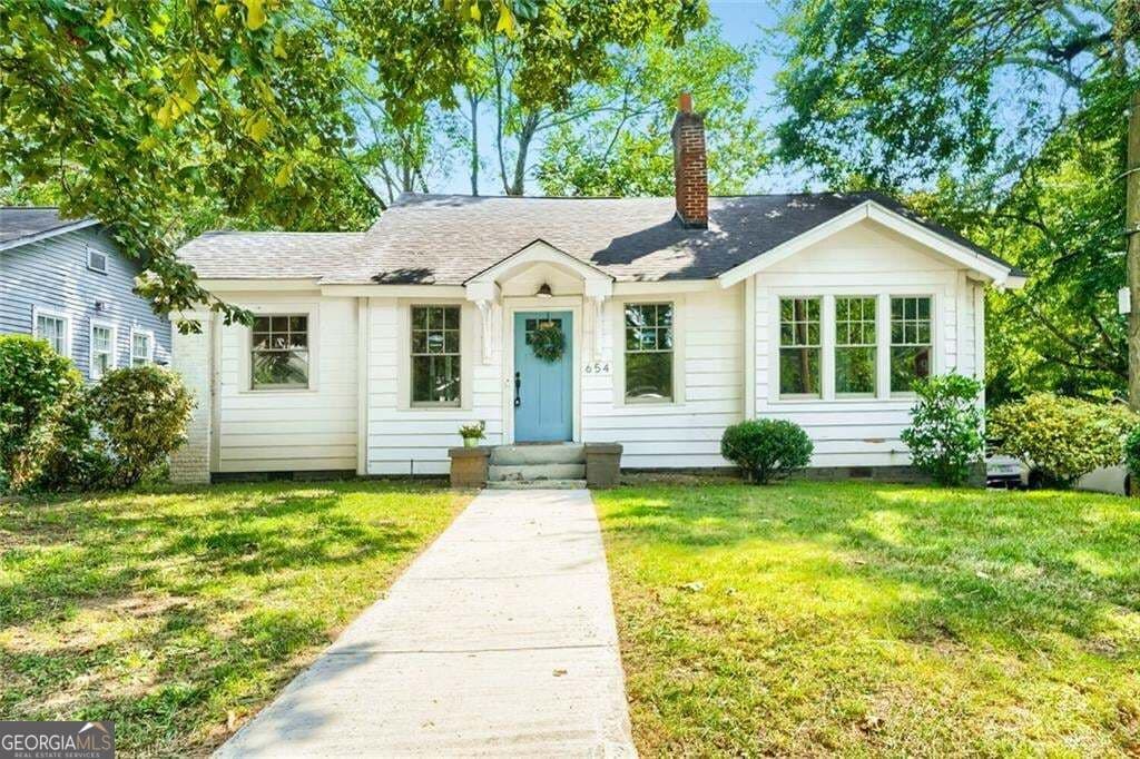 3 bedroom, 2 bathroom, 1,367 sq ft single family residence for sale at 654 Gillette Avenue, Atlanta, GA 30310