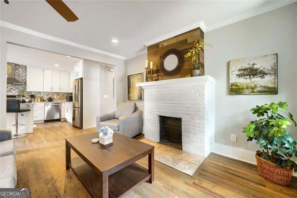 3 bedroom, 2 bathroom, 1,367 sq ft single family residence for sale at 654 Gillette Avenue, Atlanta, GA 30310 — photo 4