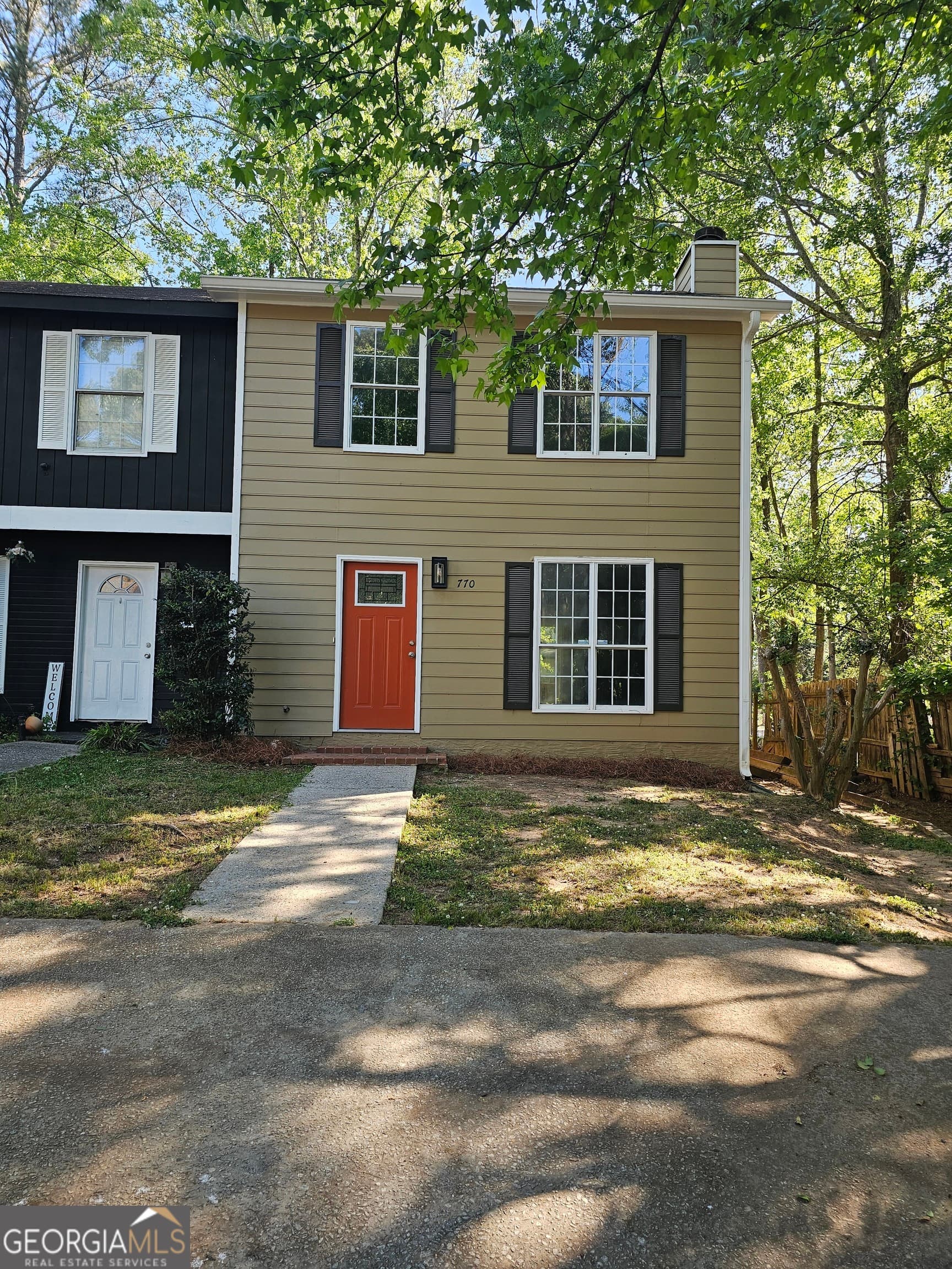 2 bedroom, 2.5 bathroom, 1,160 sq ft townhouse for sale at 770 Jamestown Crossing, Jonesboro, GA 30238 — photo 2