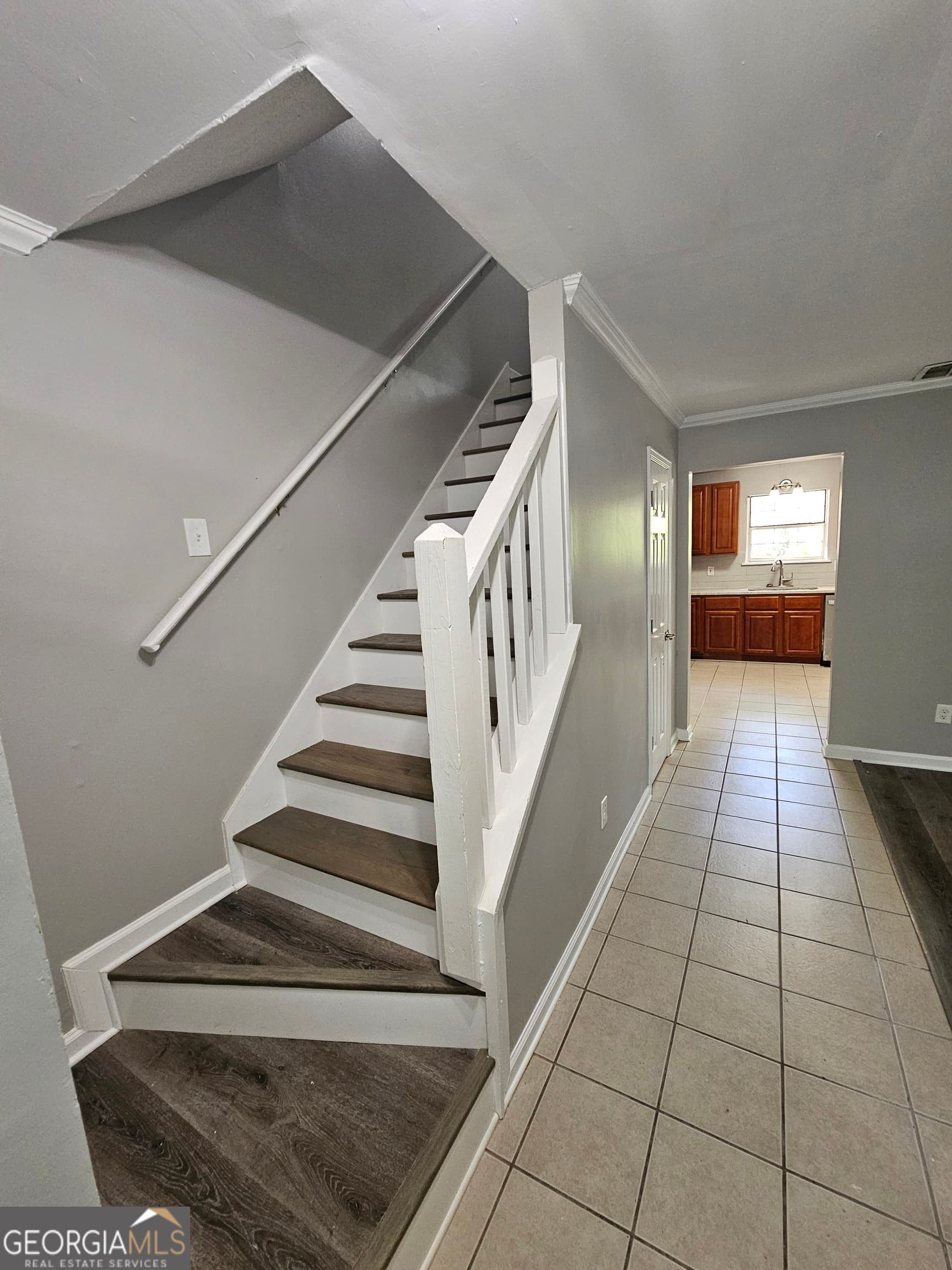 2 bedroom, 2.5 bathroom, 1,160 sq ft townhouse for sale at 770 Jamestown Crossing, Jonesboro, GA 30238 — photo 3