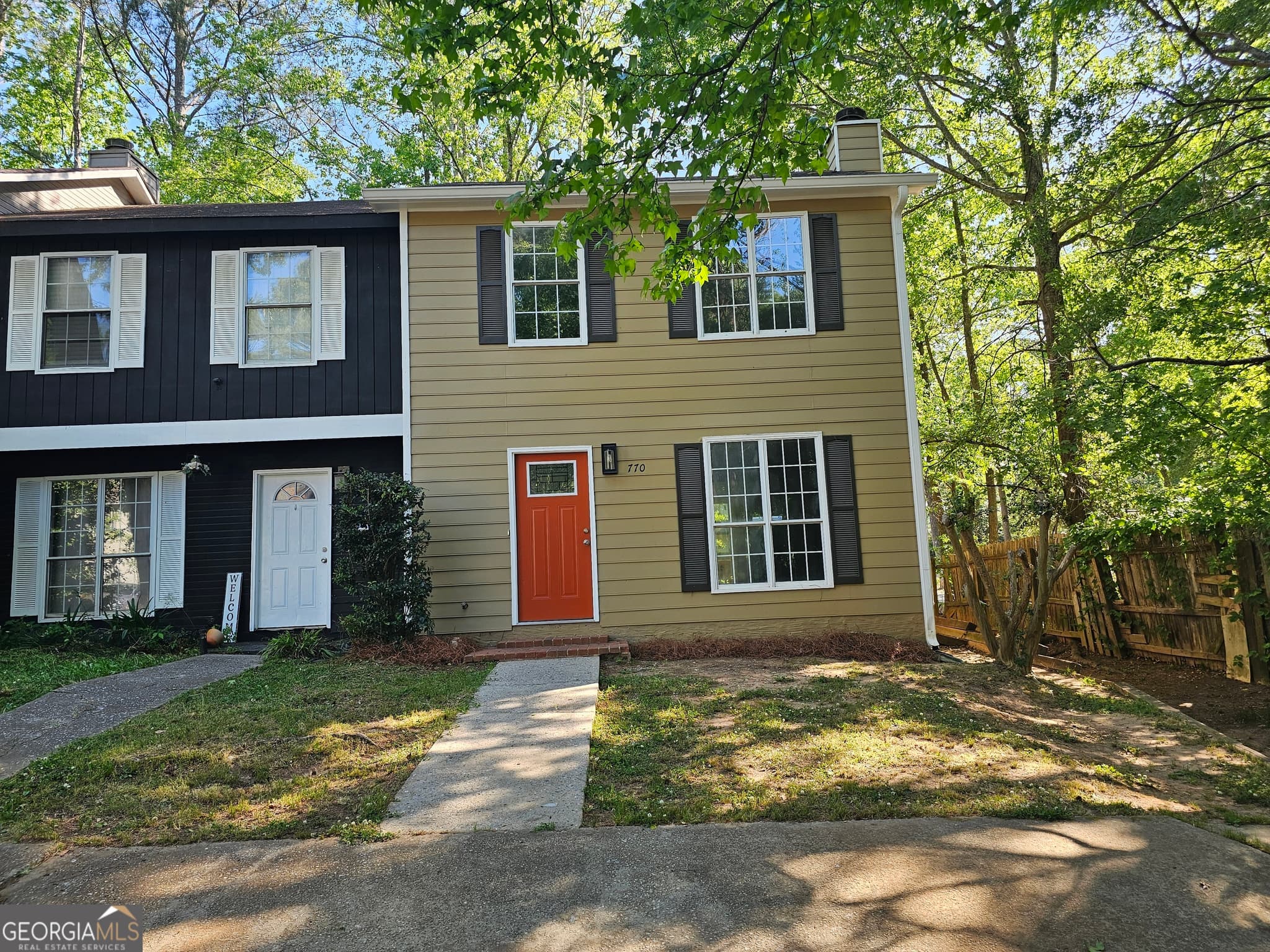 2 bedroom, 2.5 bathroom, 1,160 sq ft townhouse for sale at 770 Jamestown Crossing, Jonesboro, GA 30238