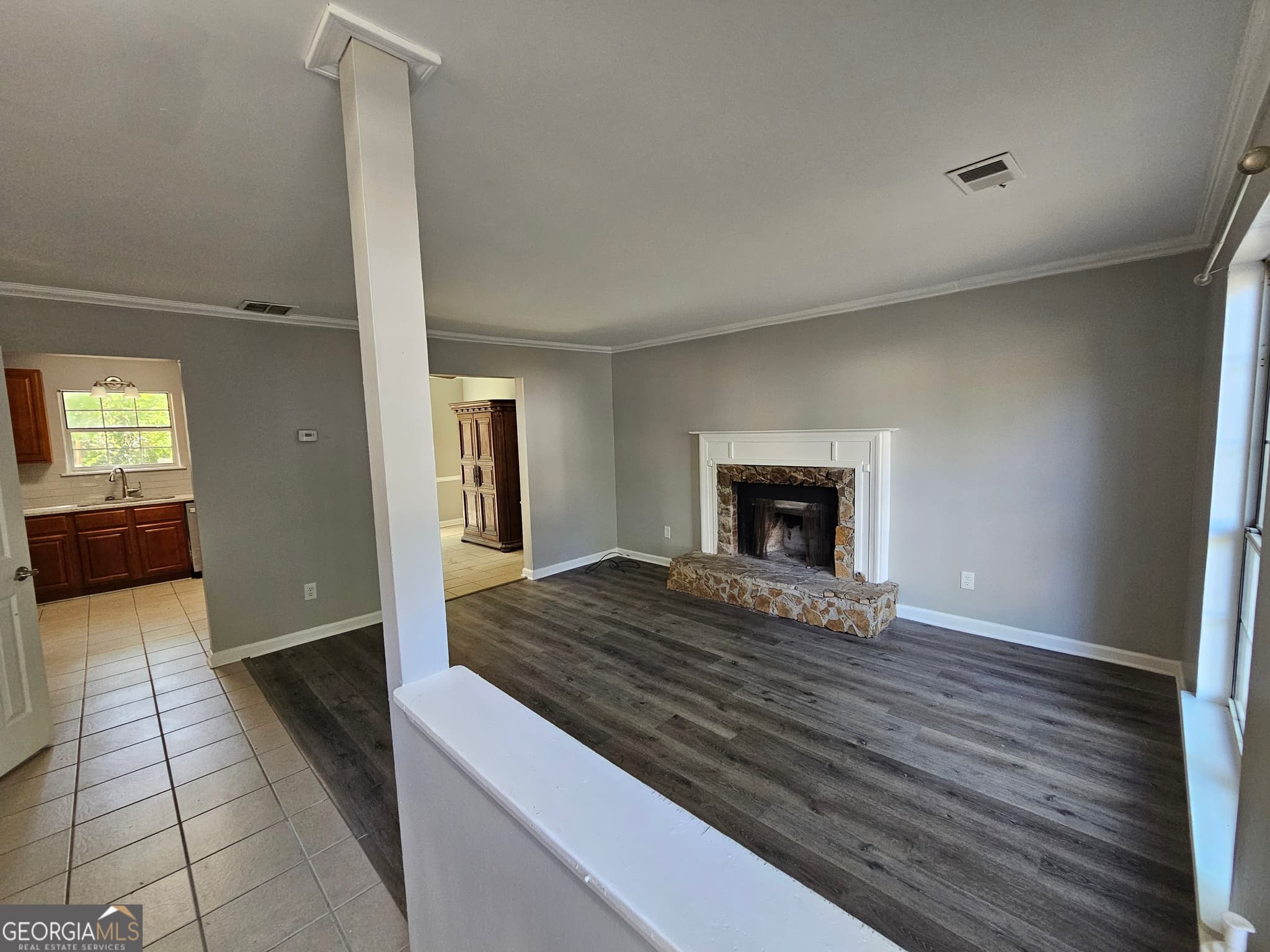 2 bedroom, 2.5 bathroom, 1,160 sq ft townhouse for sale at 770 Jamestown Crossing, Jonesboro, GA 30238 — photo 5