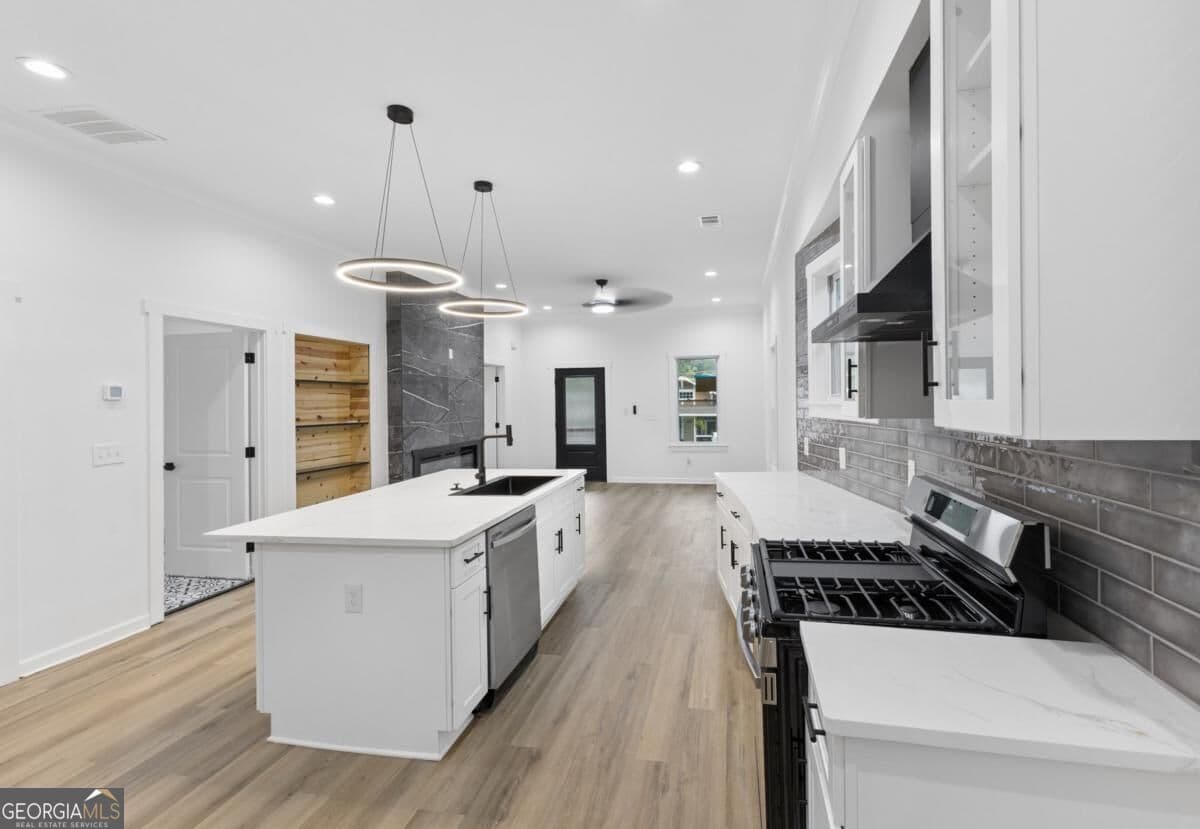 4 bedroom, 3 bathroom, 1,903 sq ft single family residence for sale at 1430 Fairbanks Street, Atlanta, GA 30310 — photo 7