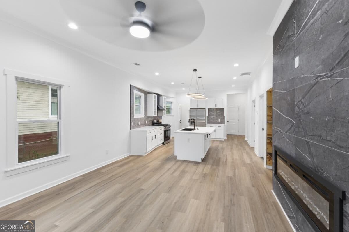 4 bedroom, 3 bathroom, 1,903 sq ft single family residence for sale at 1430 Fairbanks Street, Atlanta, GA 30310 — photo 4