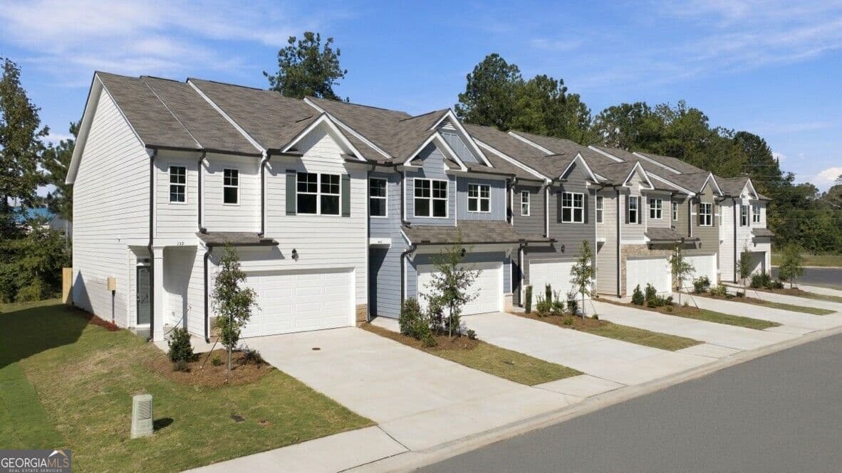 3 bedroom, 2.5 bathroom, 1,857 sq ft townhouse for sale at 157 Addison Trace, Dawsonville, GA 30534 — photo 2