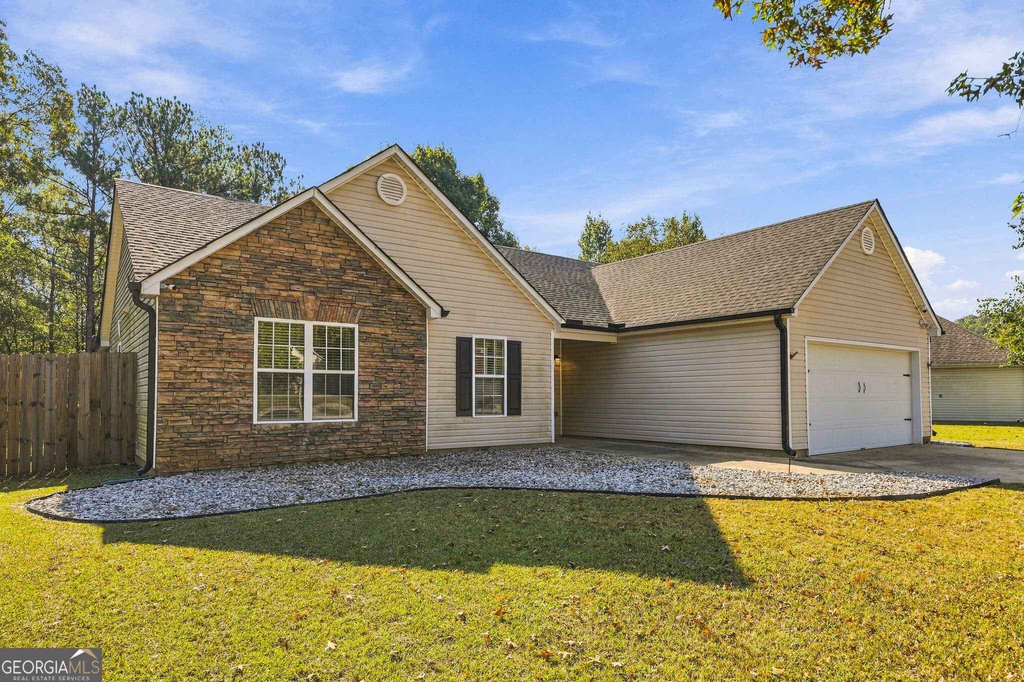 3 bedroom, 2 bathroom, 1,397 sq ft single family residence for sale at 170 Vintage Drive, Covington, GA 30014 — photo 2